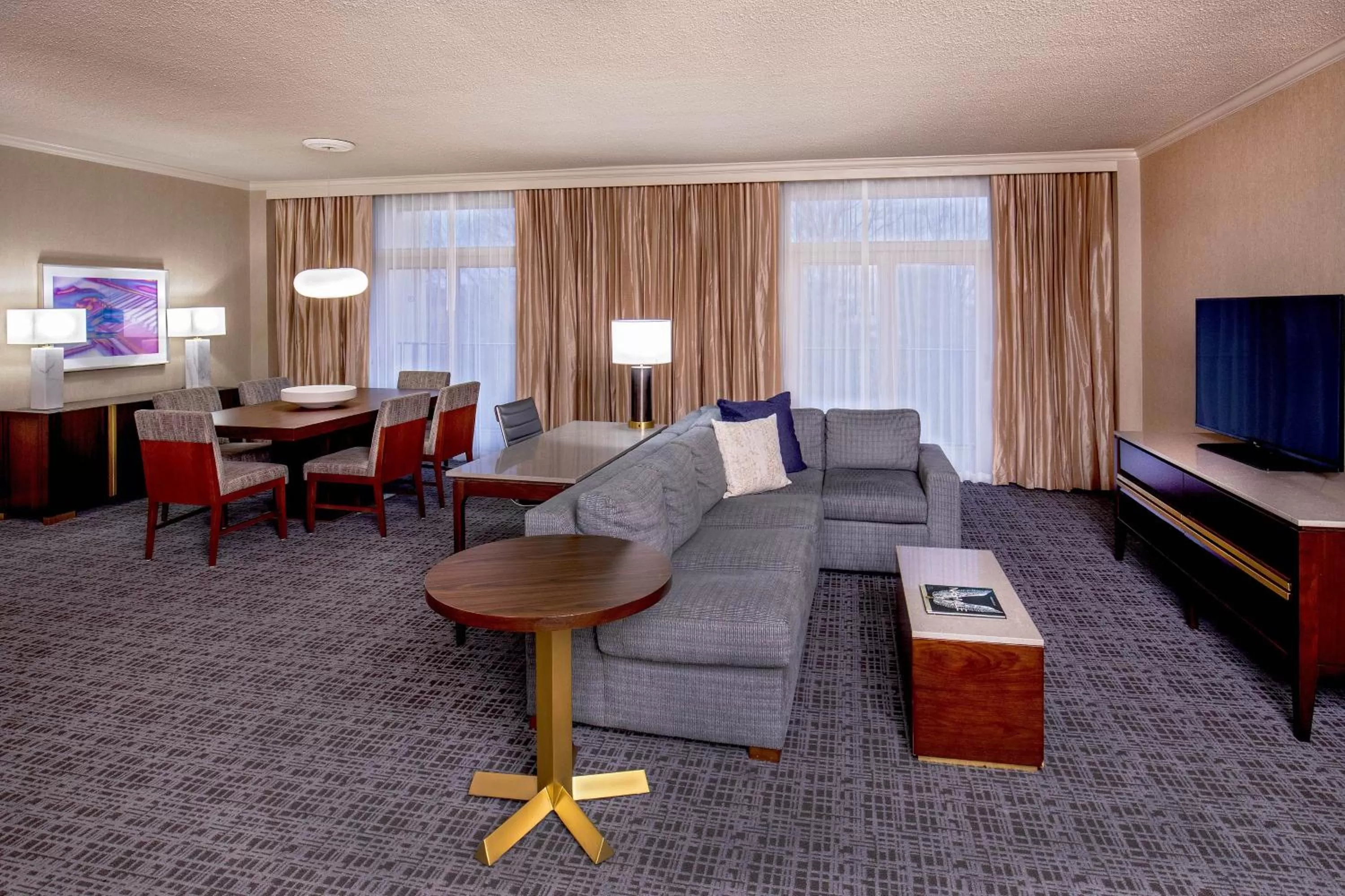 Bedroom in Sheraton Music City Nashville Airport