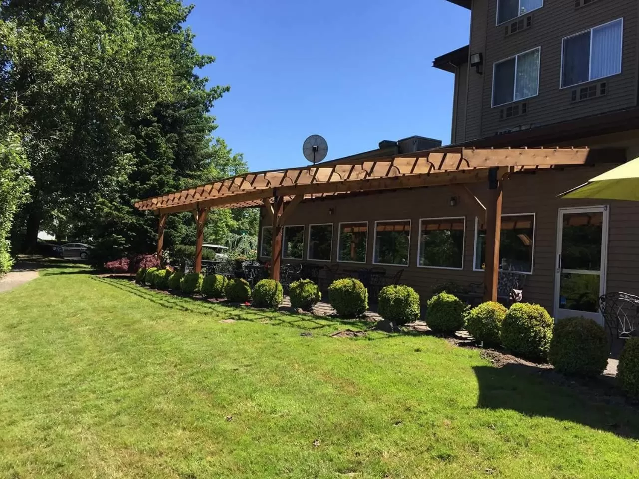 Property building in Radisson Hotel Portland Airport