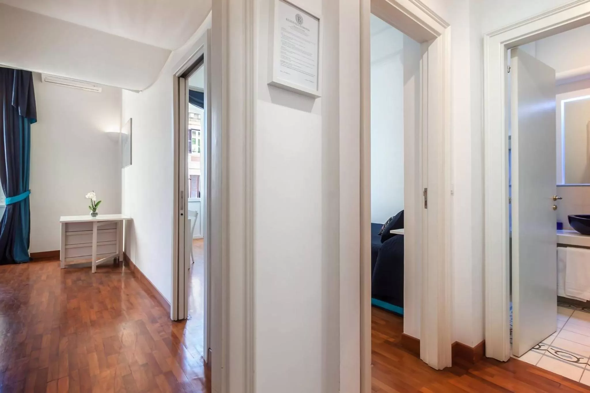 Photo of the whole room in Residenza Romana