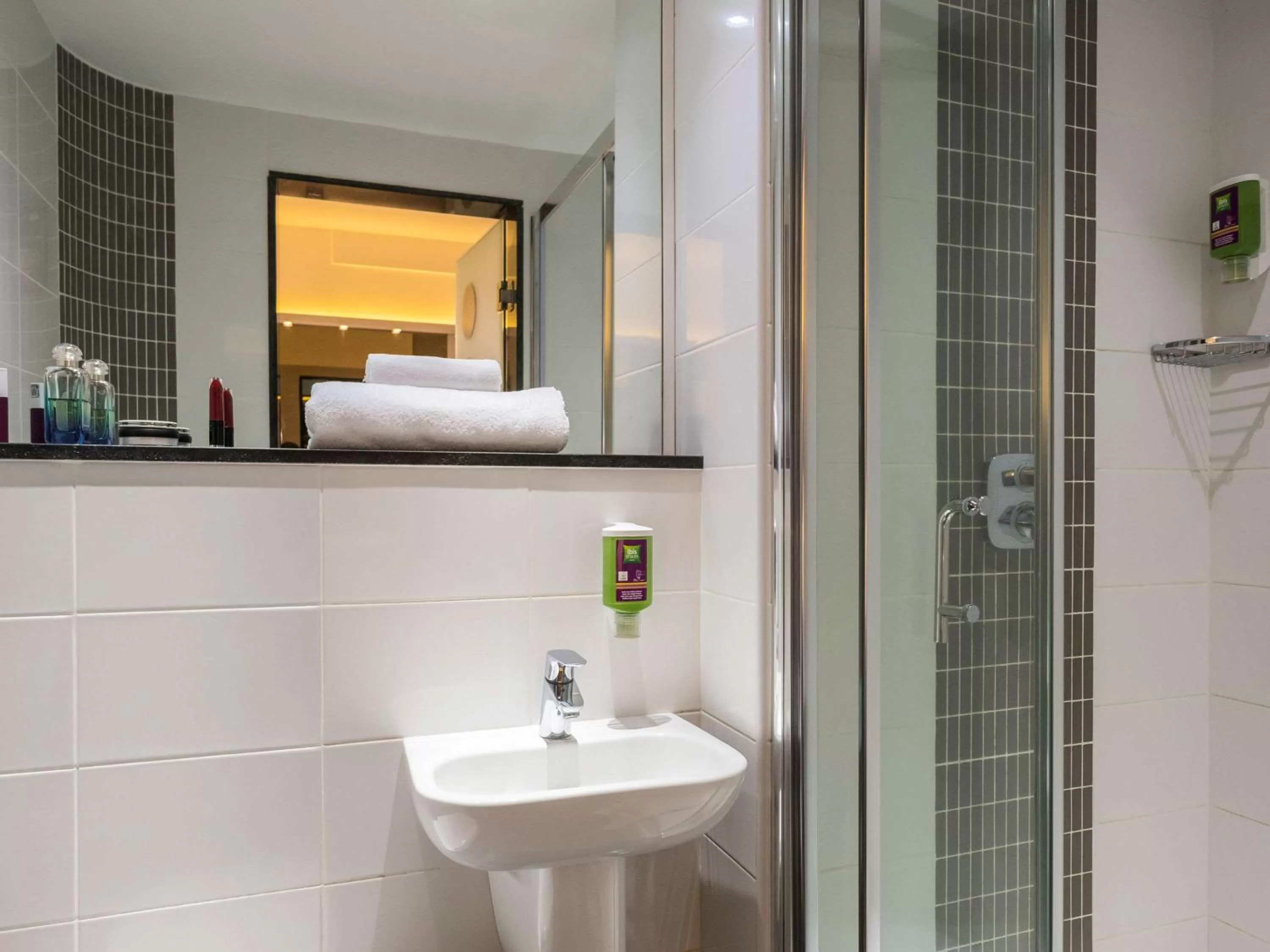 Photo of the whole room in ibis Styles - Nairobi, Westlands