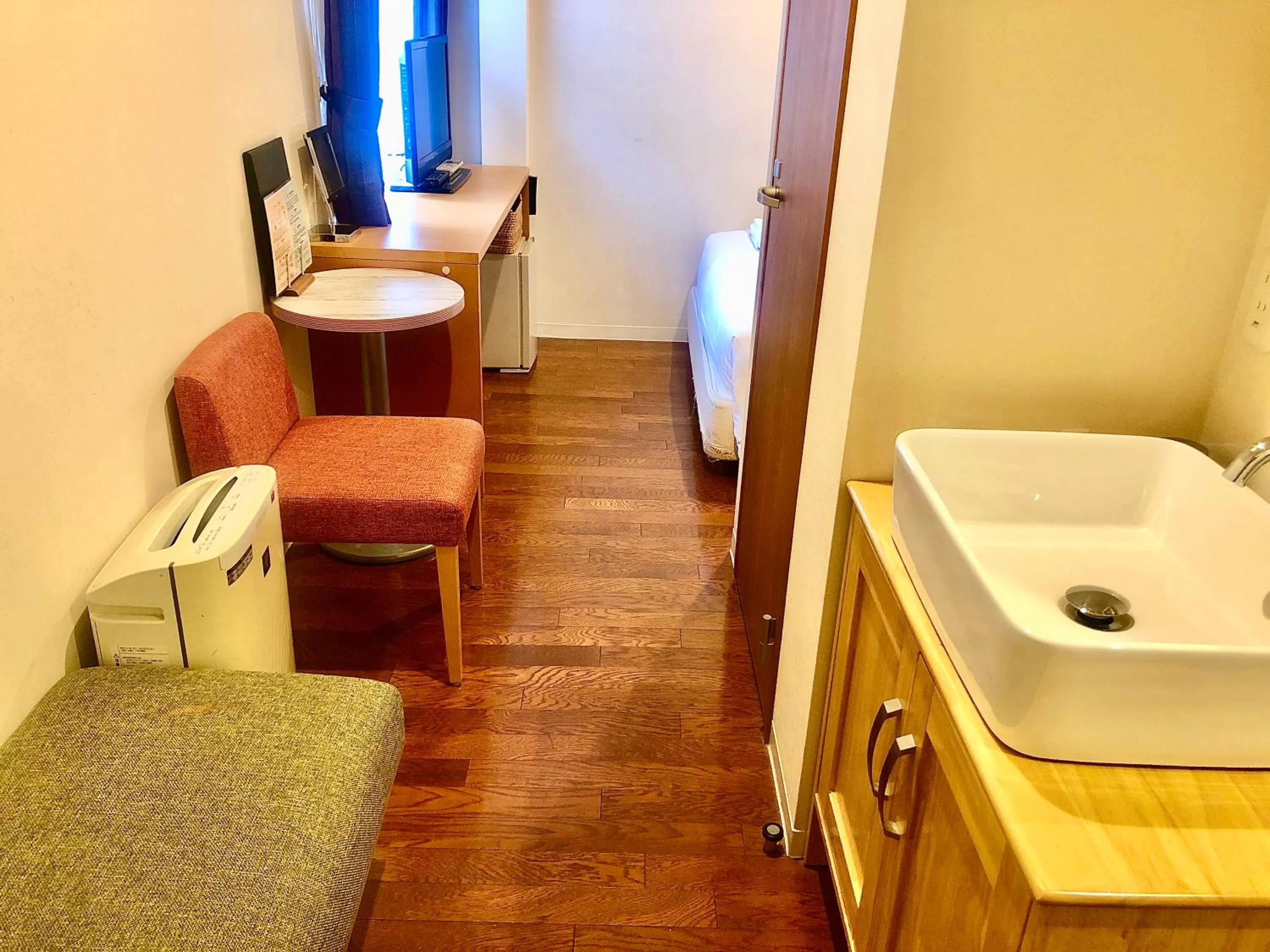 Photo of the whole room in Pod Select Hotel Shinjuku