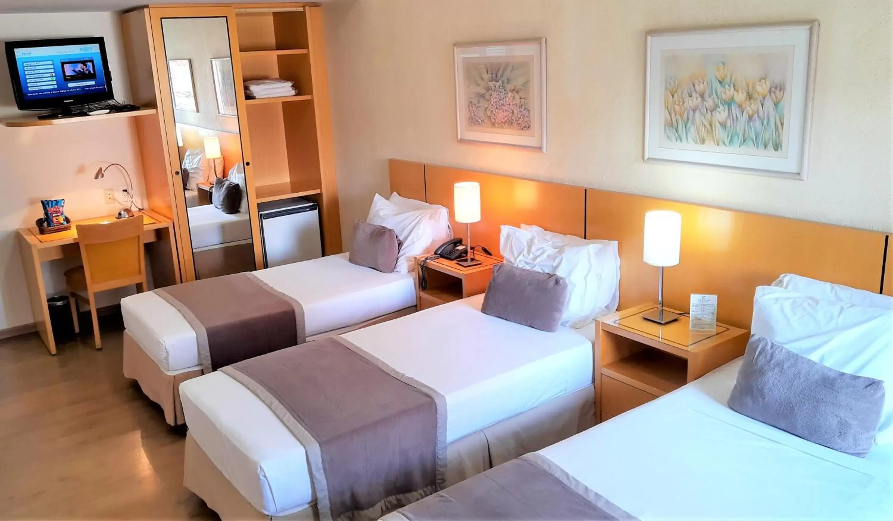 Luxury Triple Room in Cardum Hotel Luxury Triple Room in Cardum Hotel