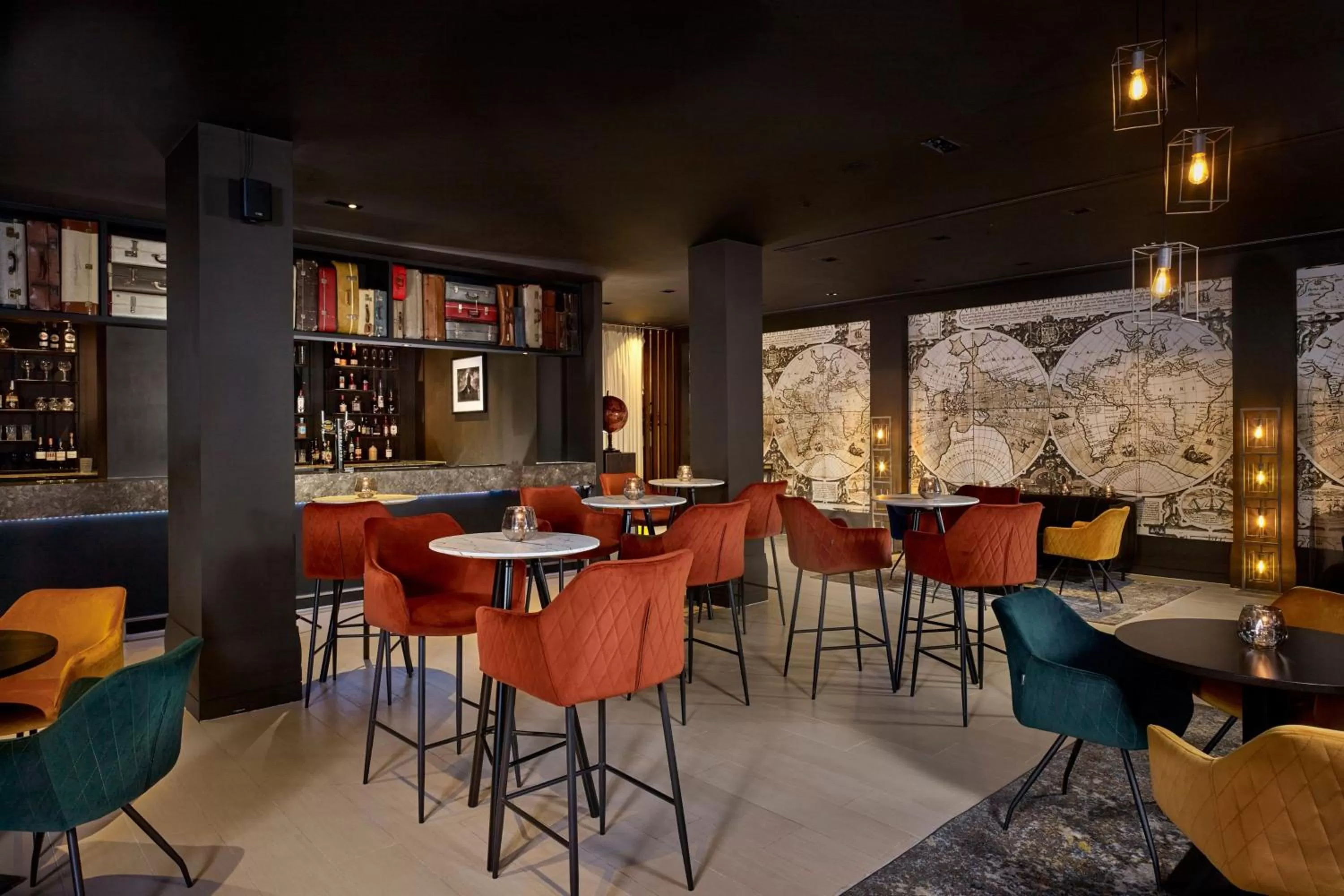 Lounge or bar in Sheraton Heathrow Hotel