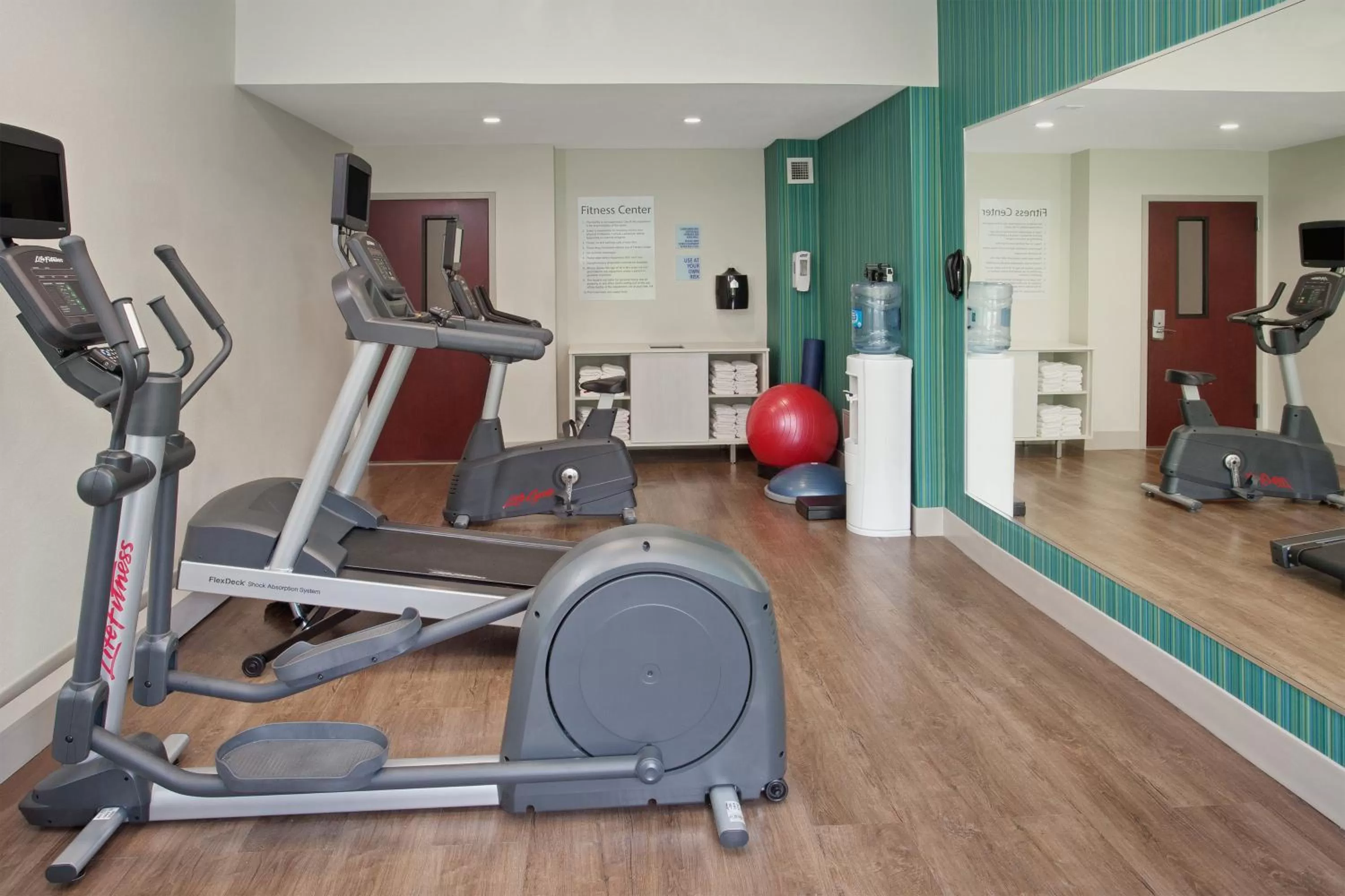 Spa and wellness centre/facilities in Holiday Inn Express Haskell-Wayne Area by IHG