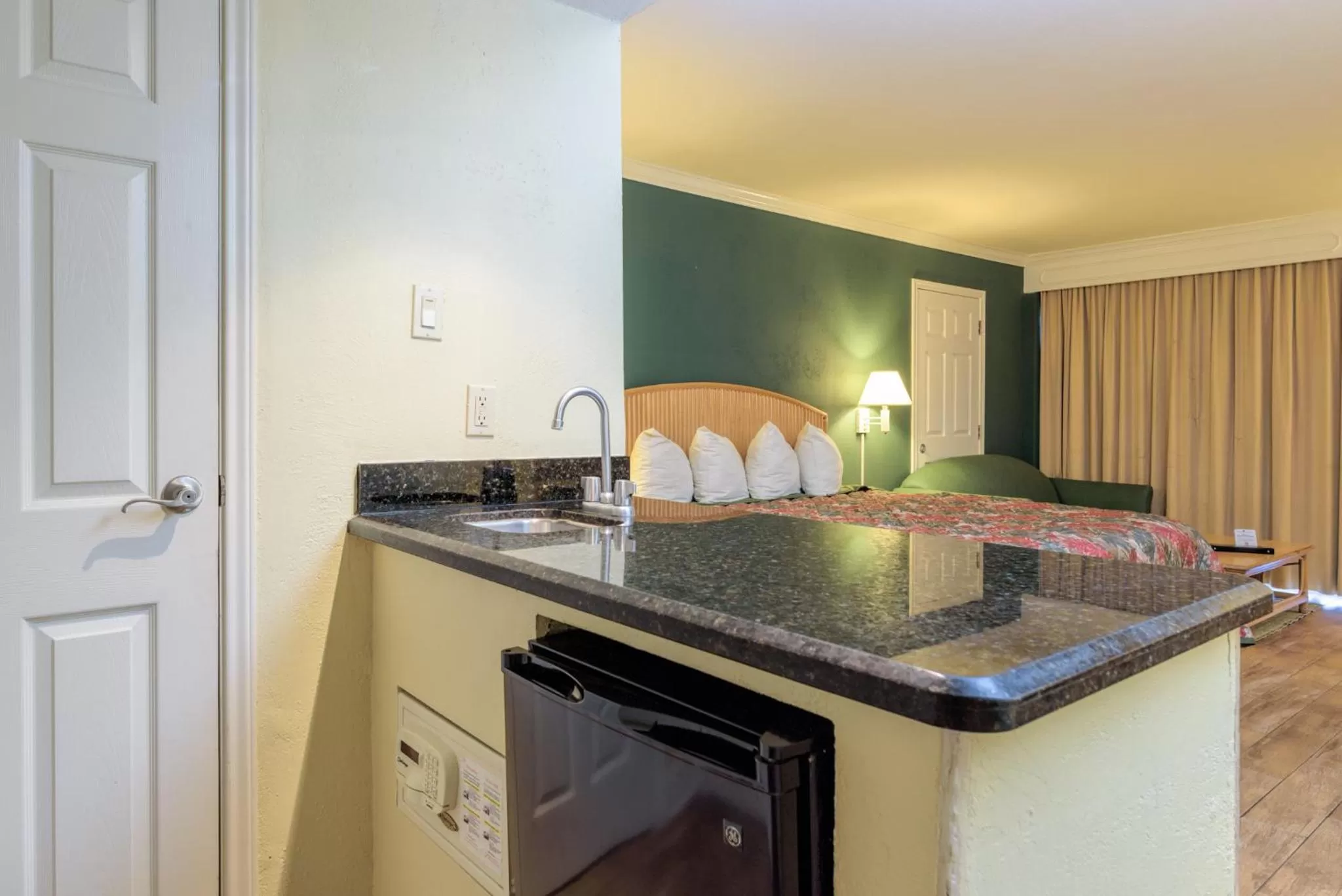 Kitchen or kitchenette in Isla Grand Beach Resort