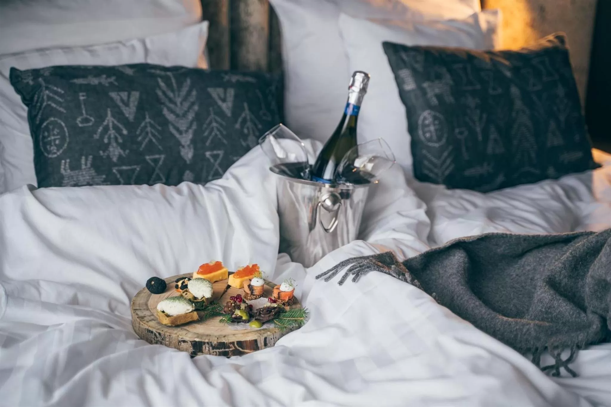 room service, Bed in Lapland Hotels Arena