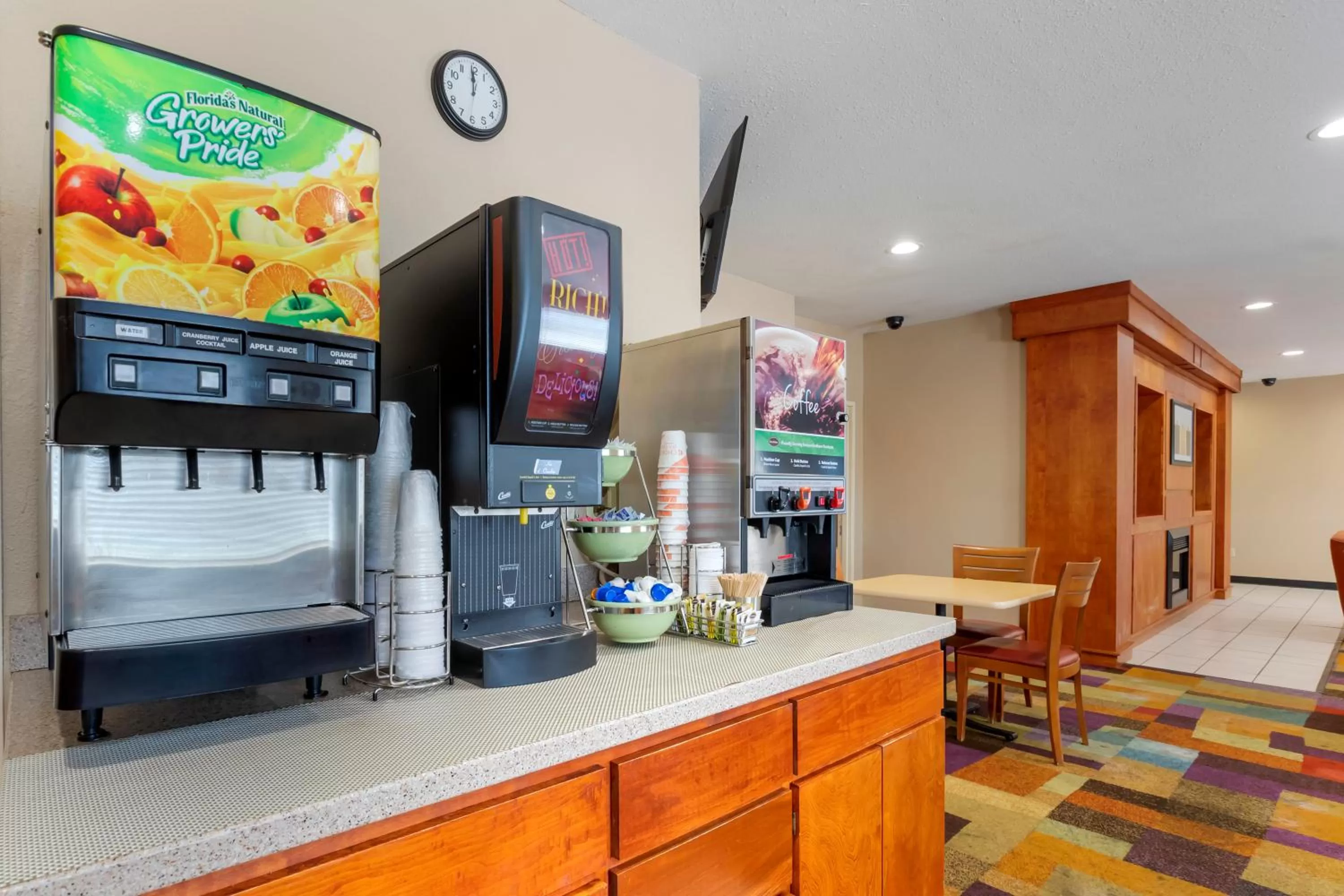 Buffet breakfast in Quality Inn & Suites Keokuk North