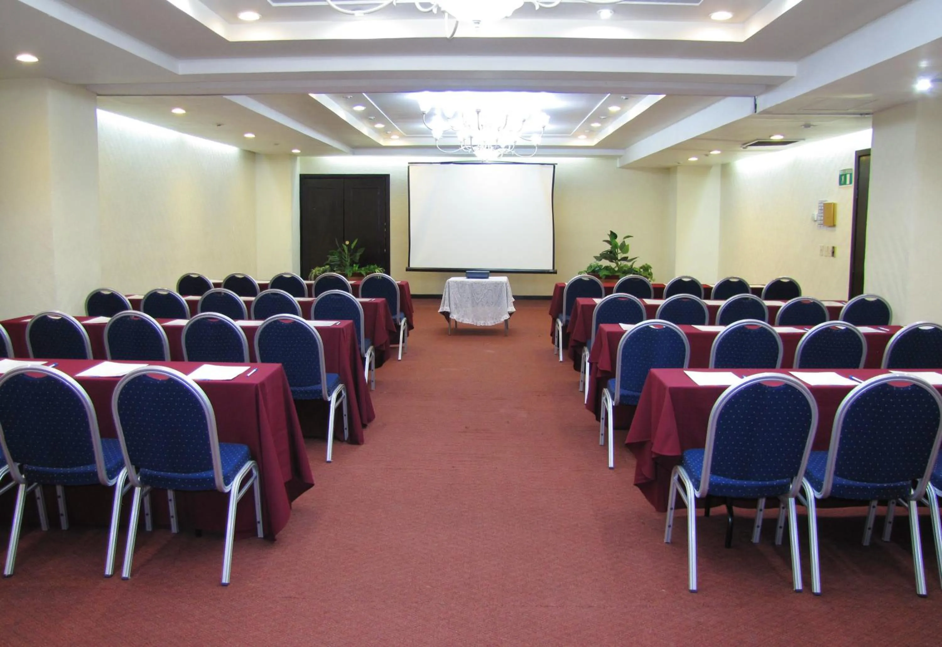 Business facilities in Aranzazu Plaza Kristal Aguascalientes