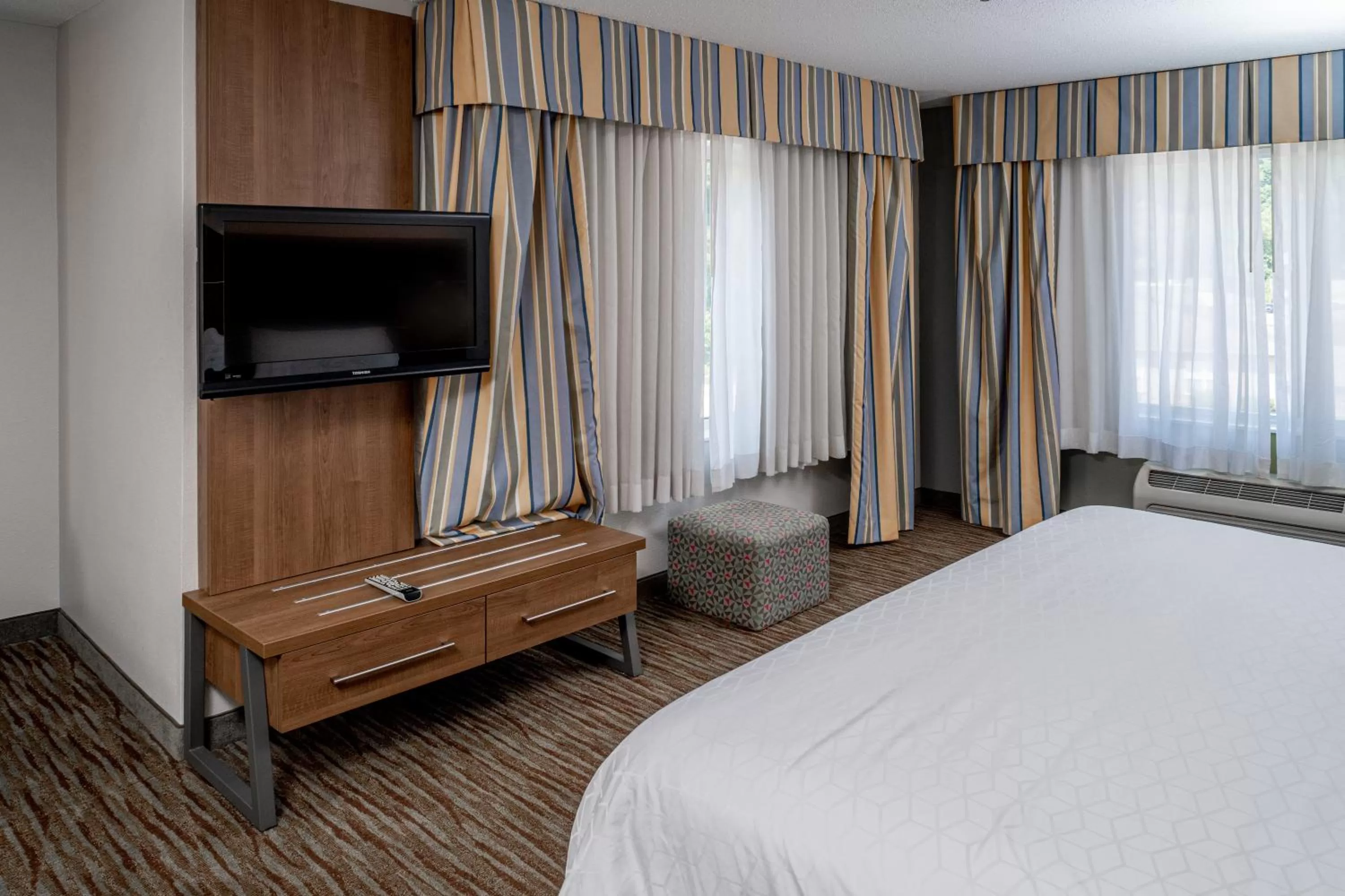 Bedroom, Bed in Holiday Inn Express and Suites Pikeville by IHG