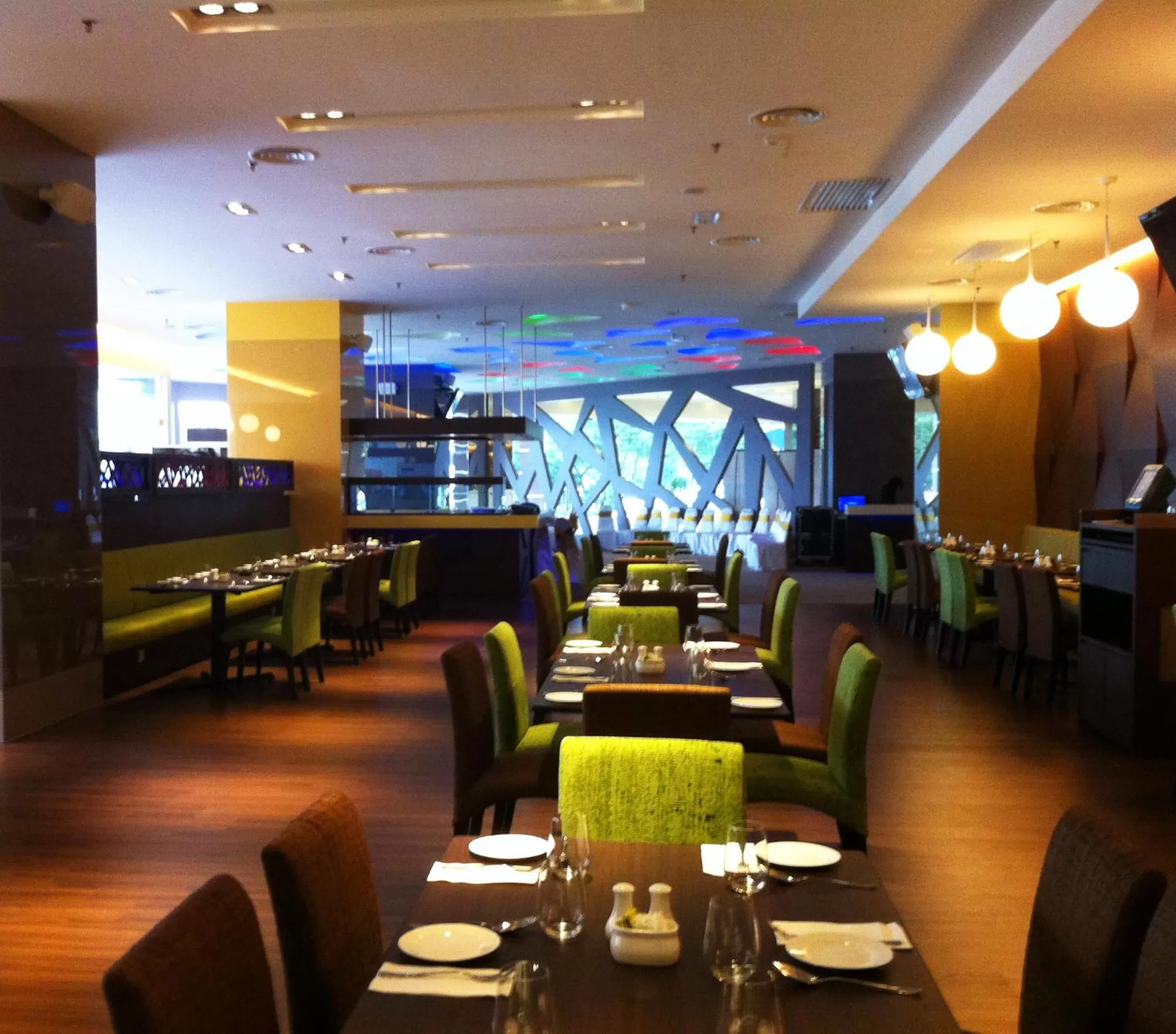 Restaurant/places to eat in Ixora Hotel Penang