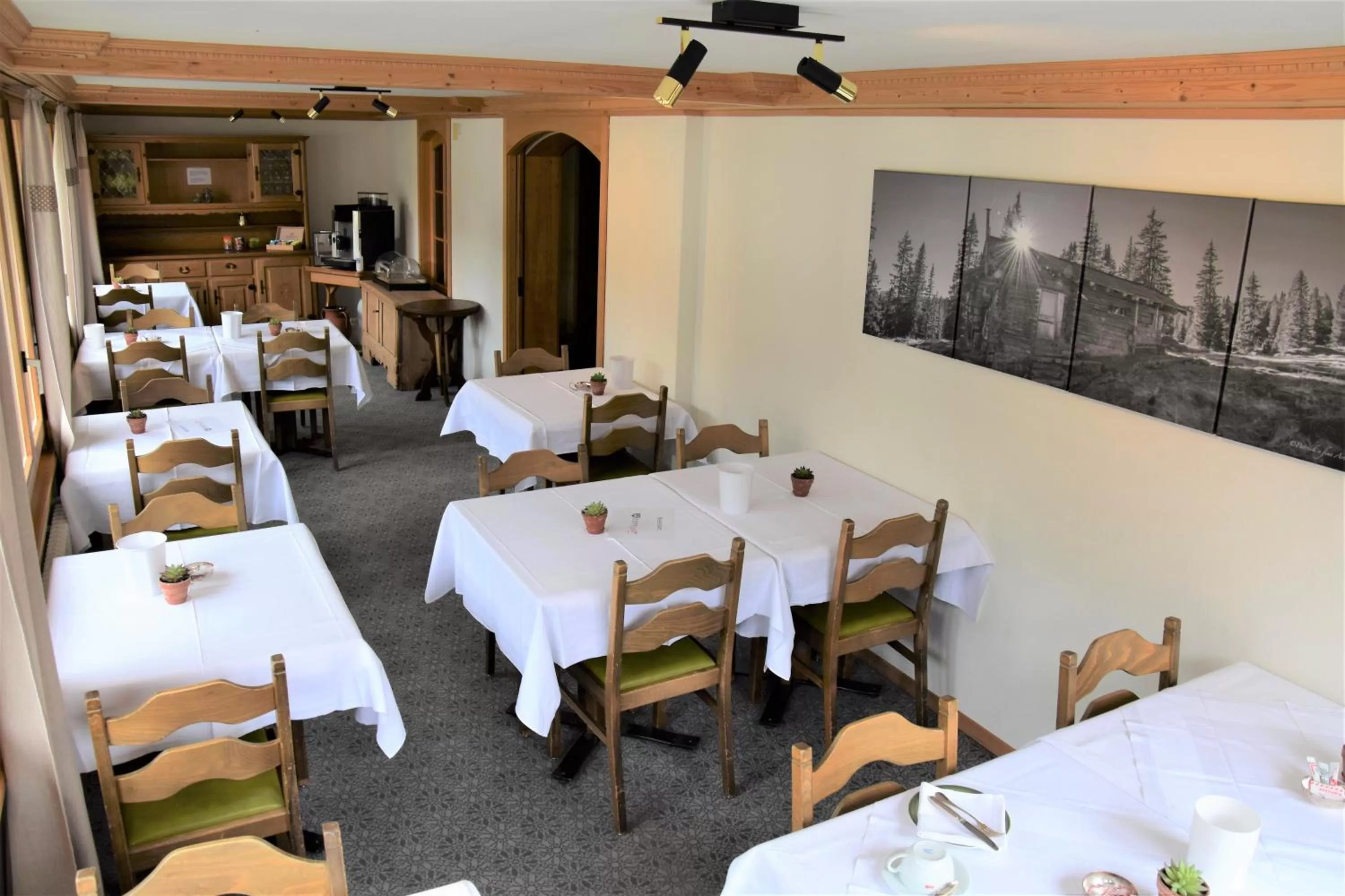 Restaurant/places to eat in First Lodge