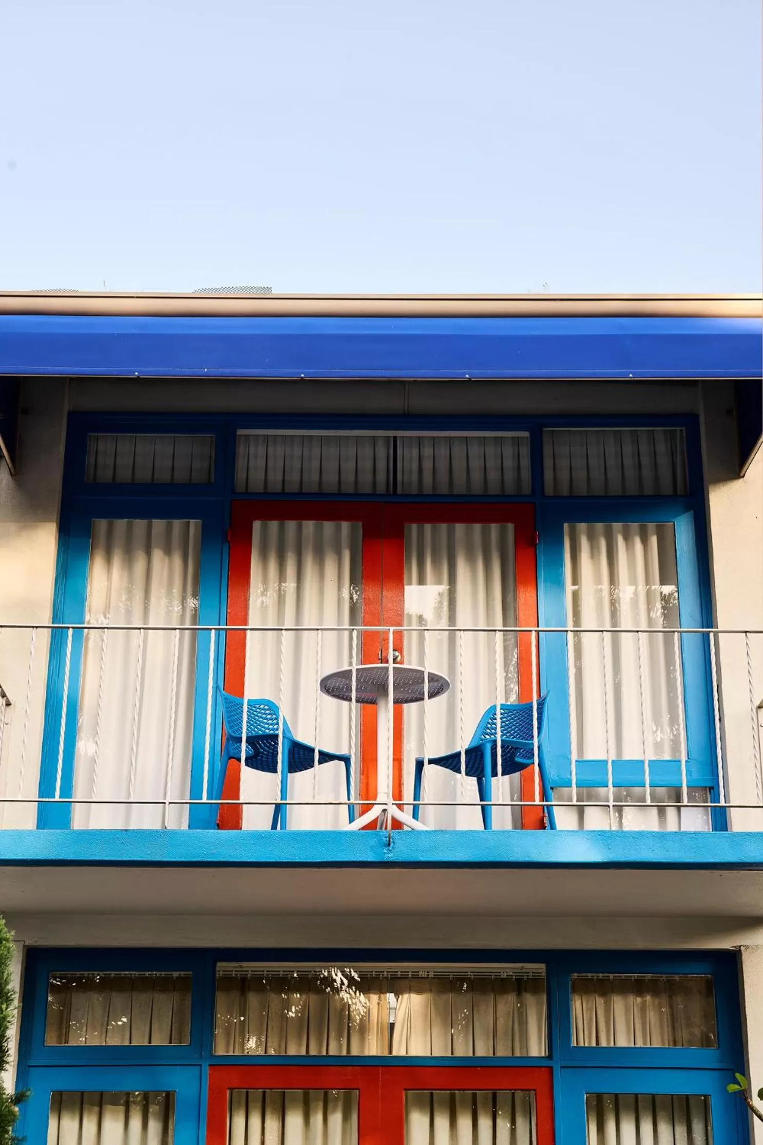 Day in Baileys Parkside Motel by VetroBlu