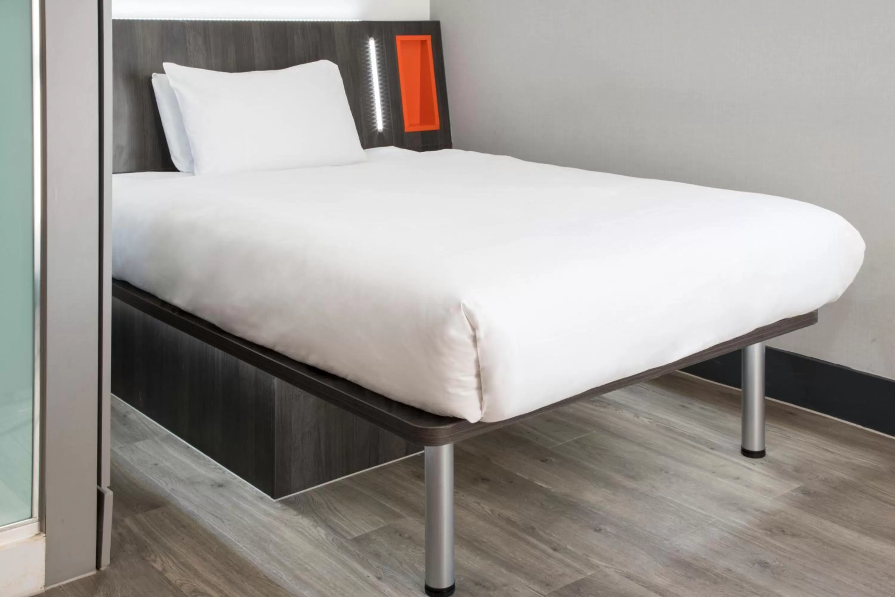 Bed in Easyhotel Reading