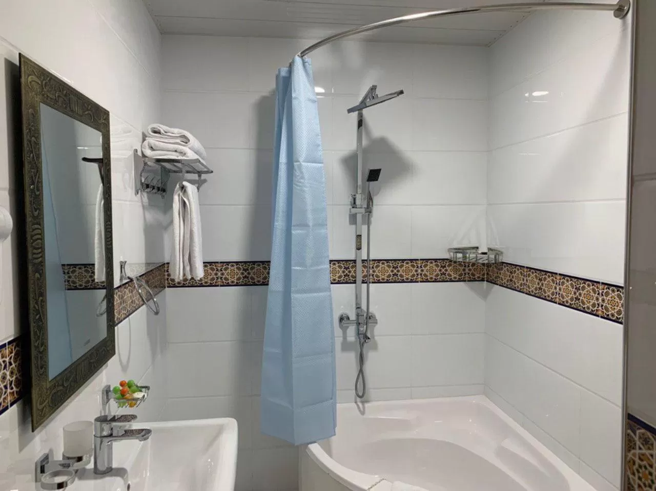 Shower in As-Salam Boutique Hotel