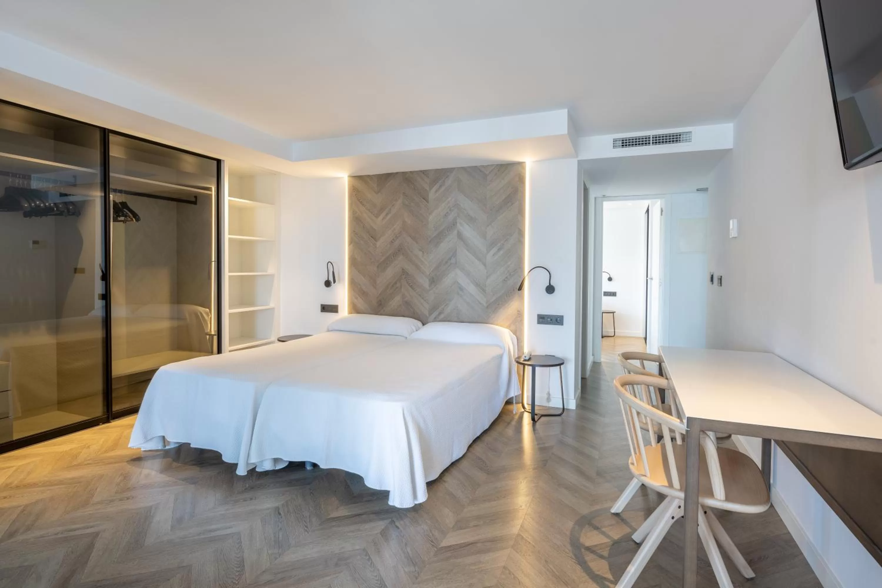 Photo of the whole room, Bed in Climia Belroy 4 Sup