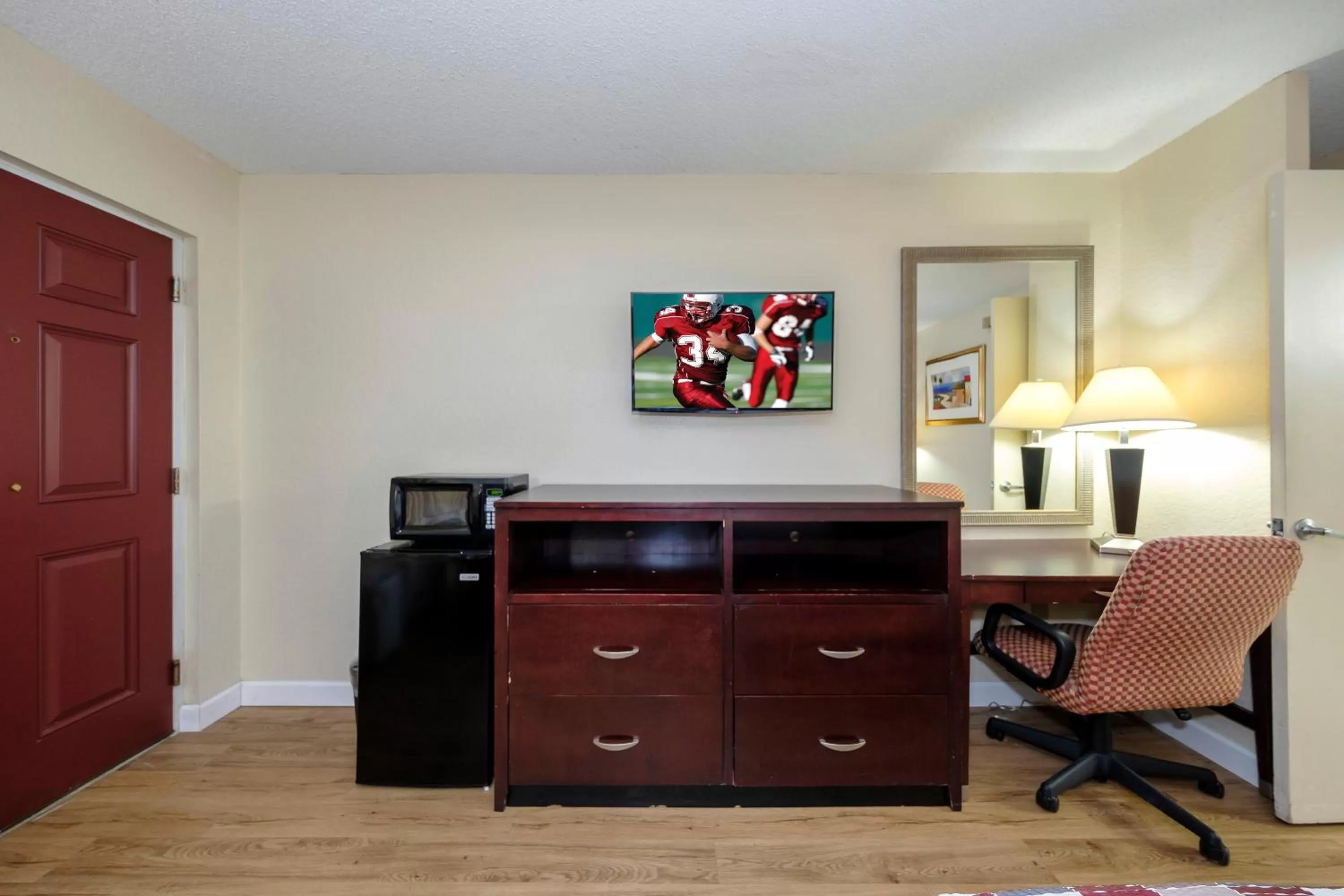 Photo of the whole room in Red Roof Inn Ellenton - Bradenton NE