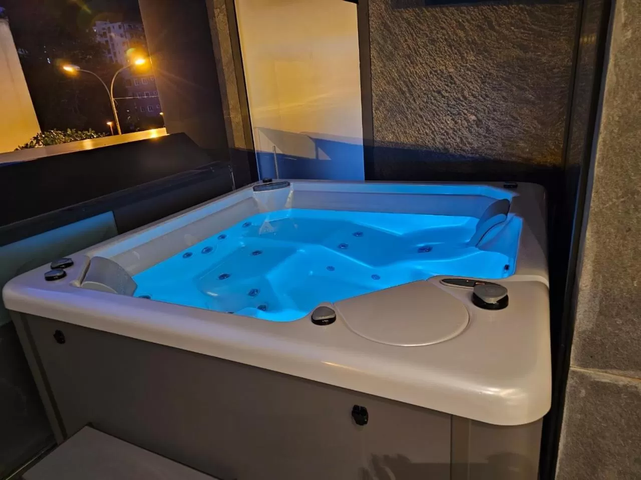 Hot Tub, Bathroom in Apartments PERLA Budva