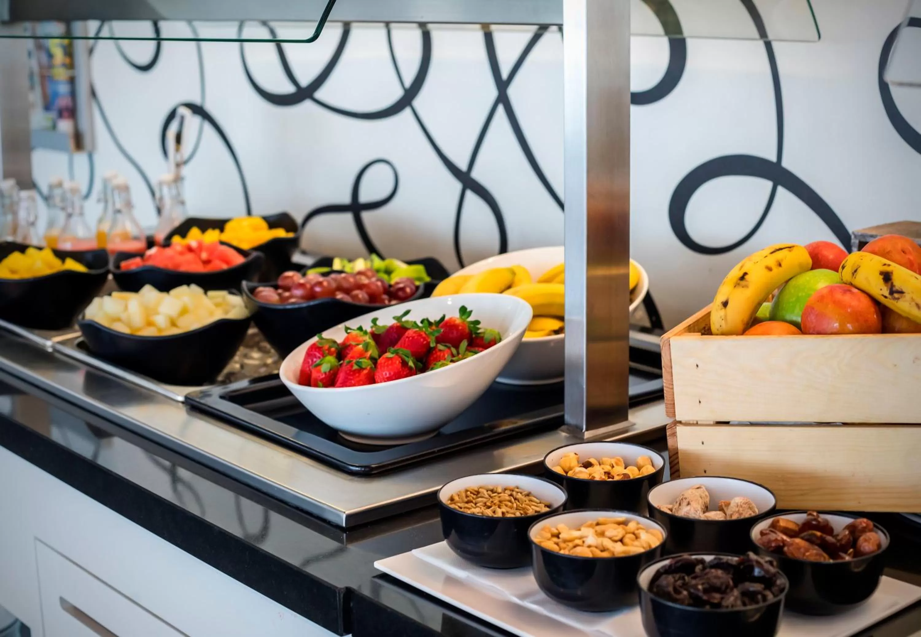 Buffet breakfast in Hotel Zentral Castellana Norte