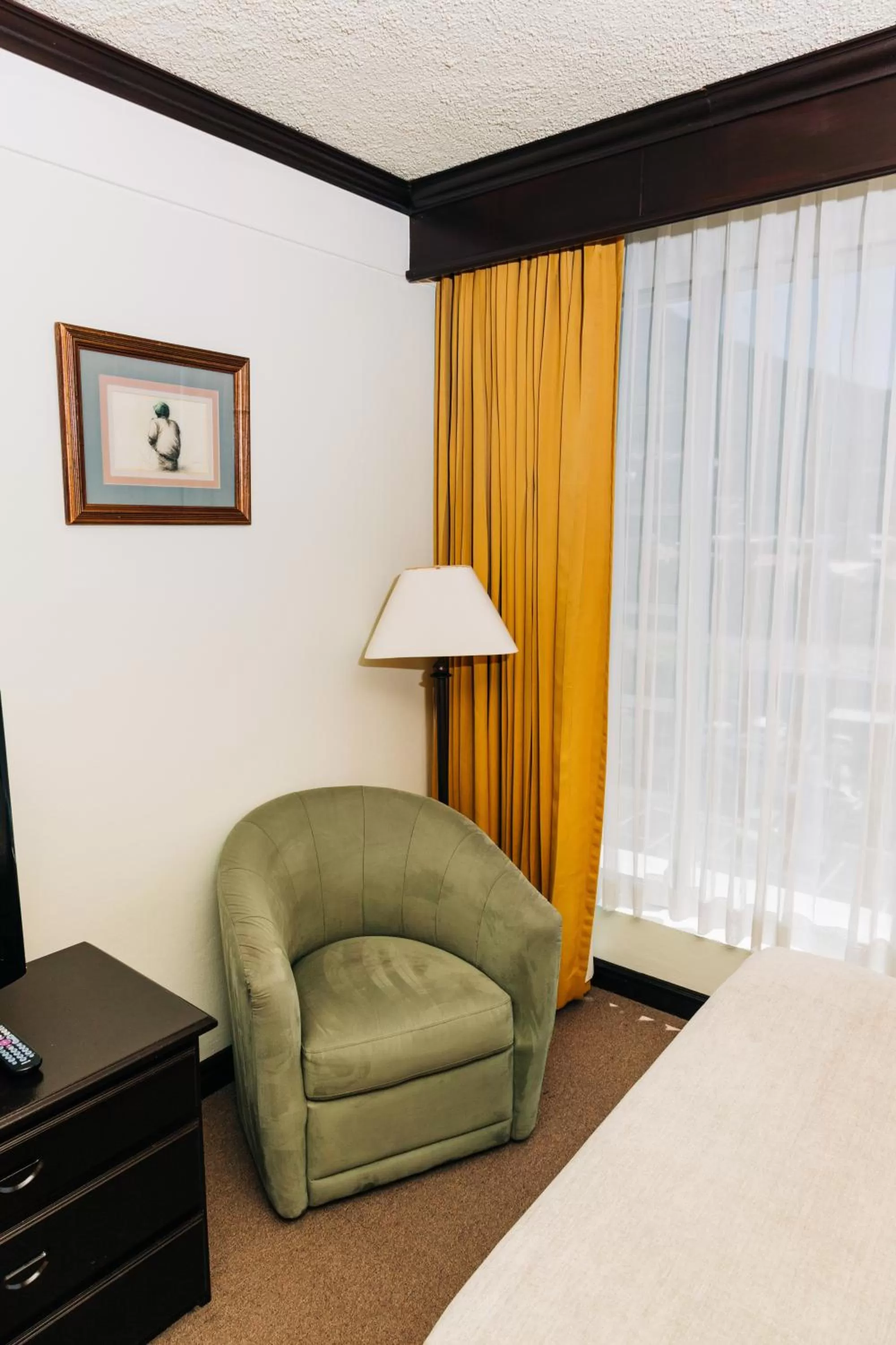 Seating area, Bed in Plaza Hotel and Suites