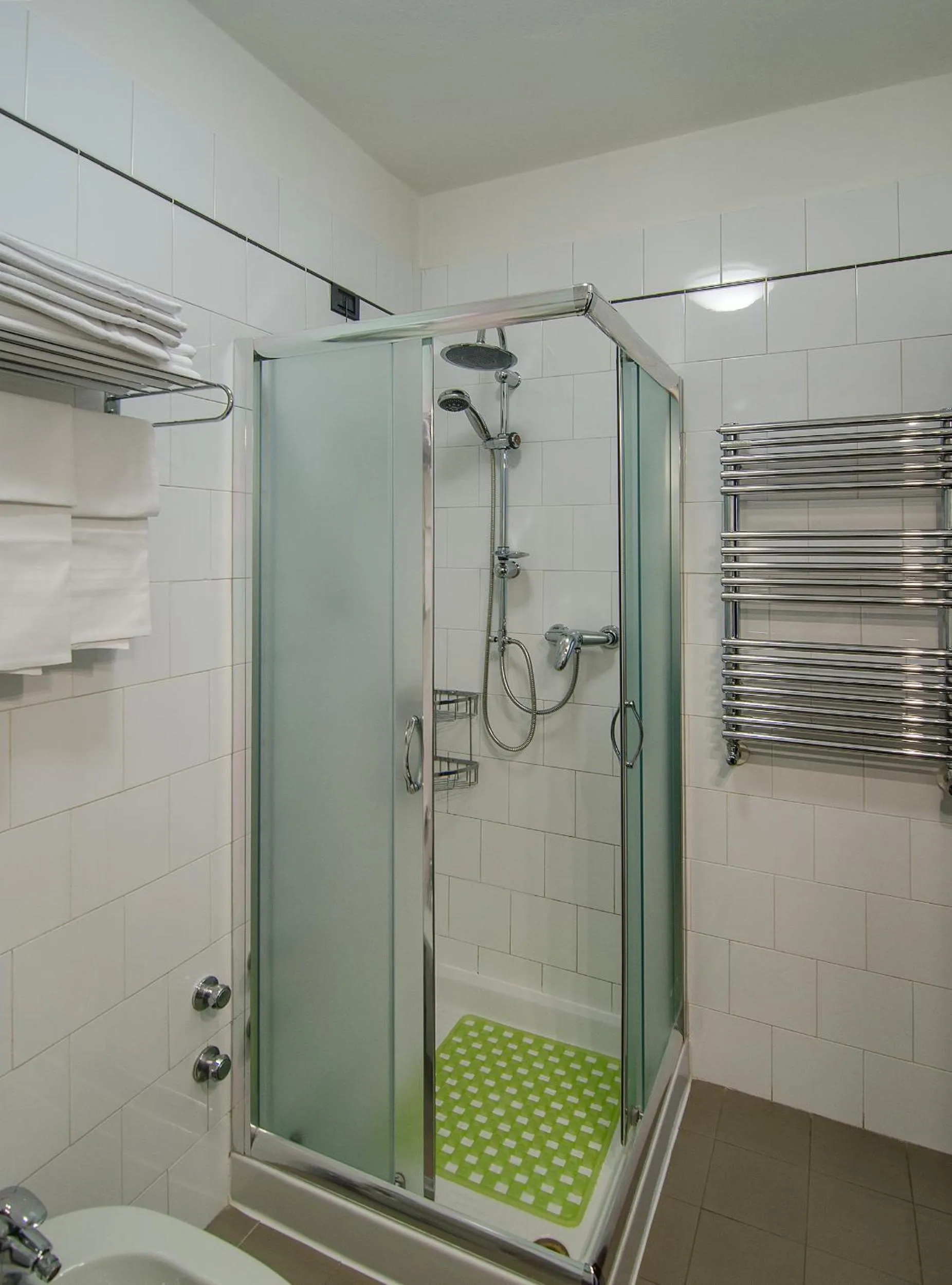 Shower in Hotel Rex