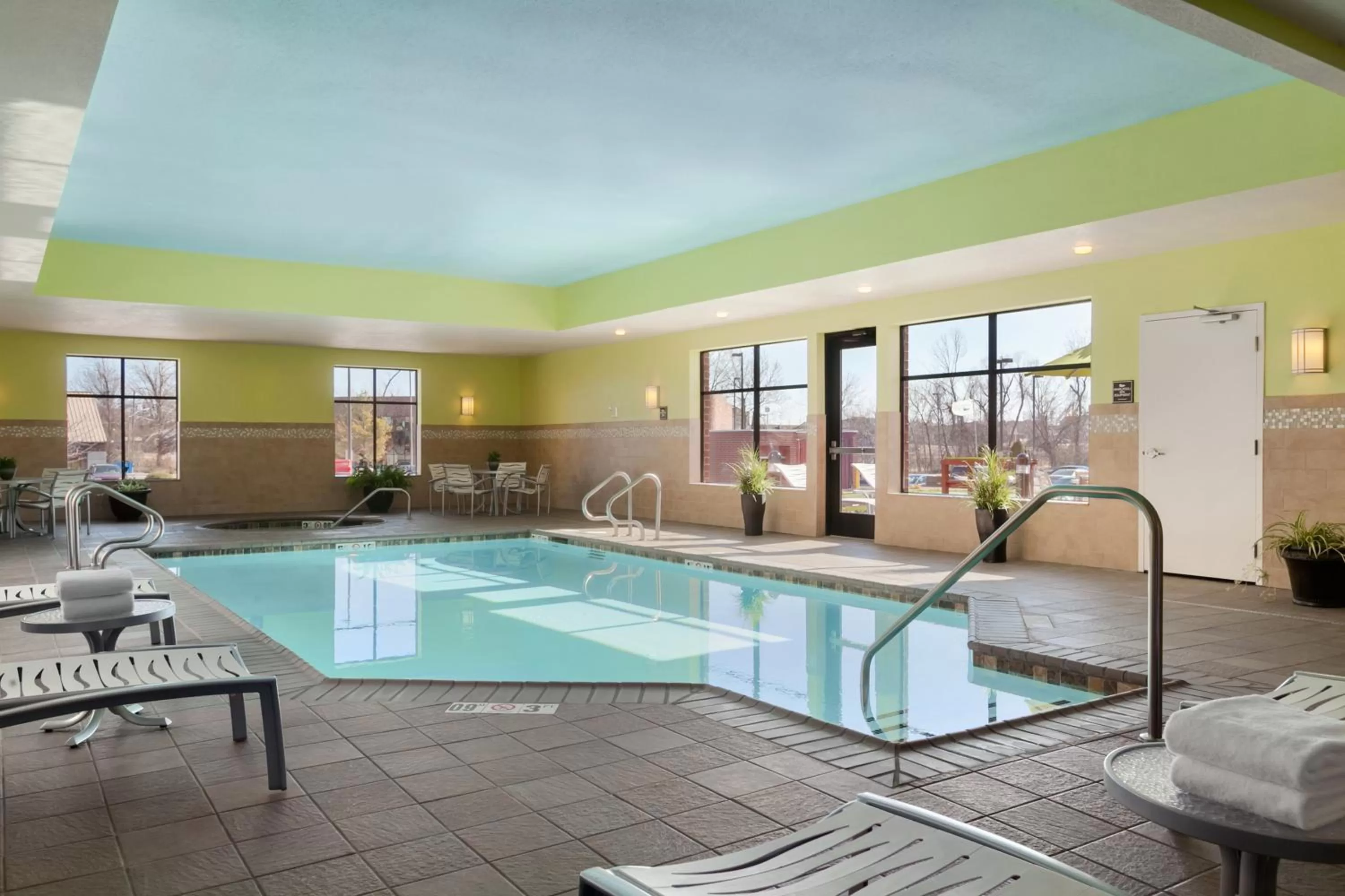 Swimming pool in Homewood Suites by Hilton Joplin