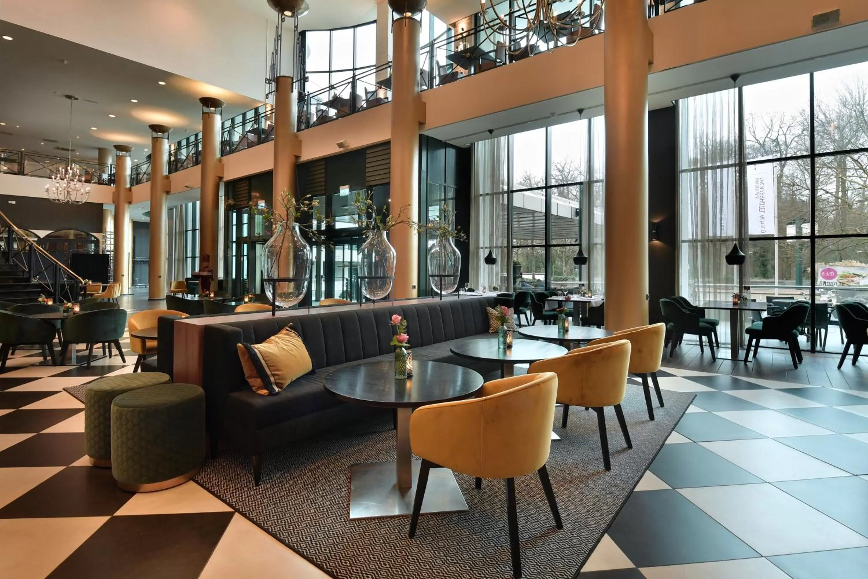 Lounge or bar in Van der Valk Theaterhotel Almelo