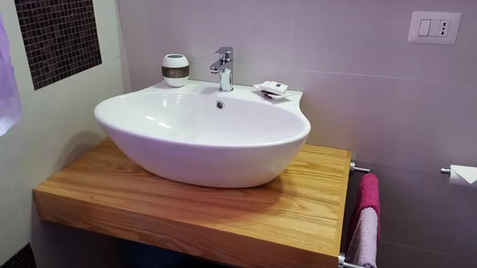 Bathroom in B&B Villa Letizia Inn