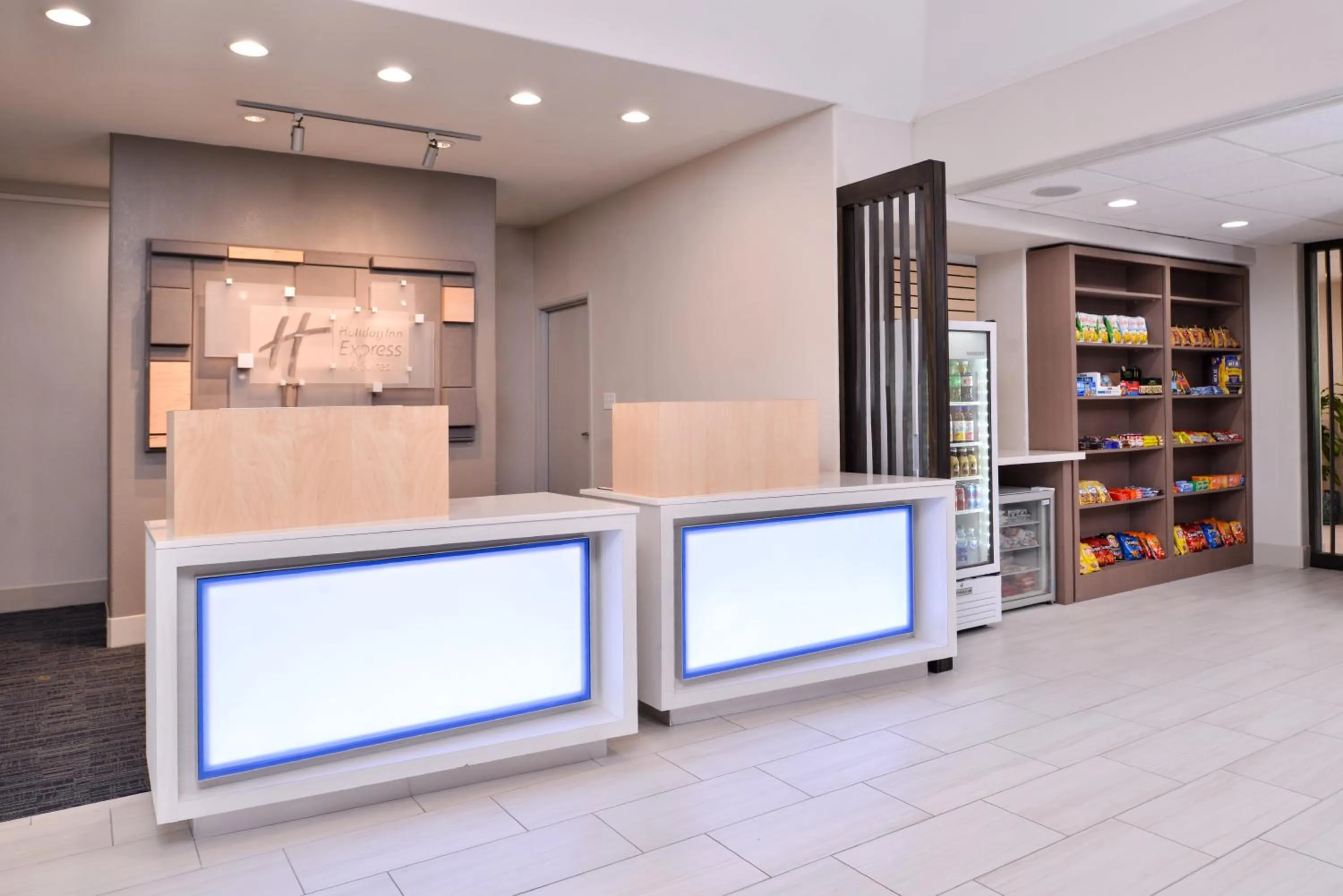 Property building in Holiday Inn Express Hotel & Suites Elgin by IHG