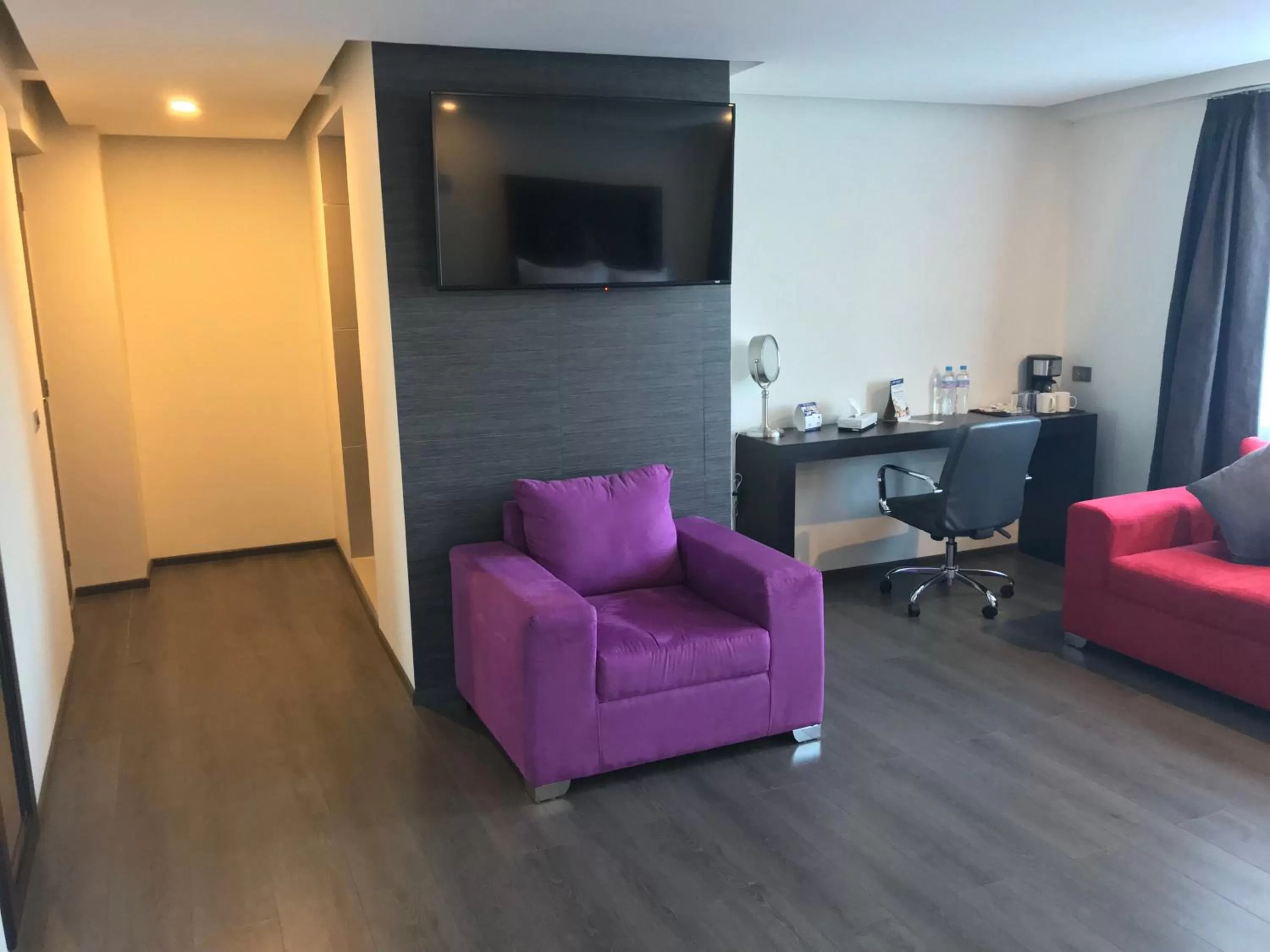 TV and multimedia in Best Western Plus Metepec & Suites