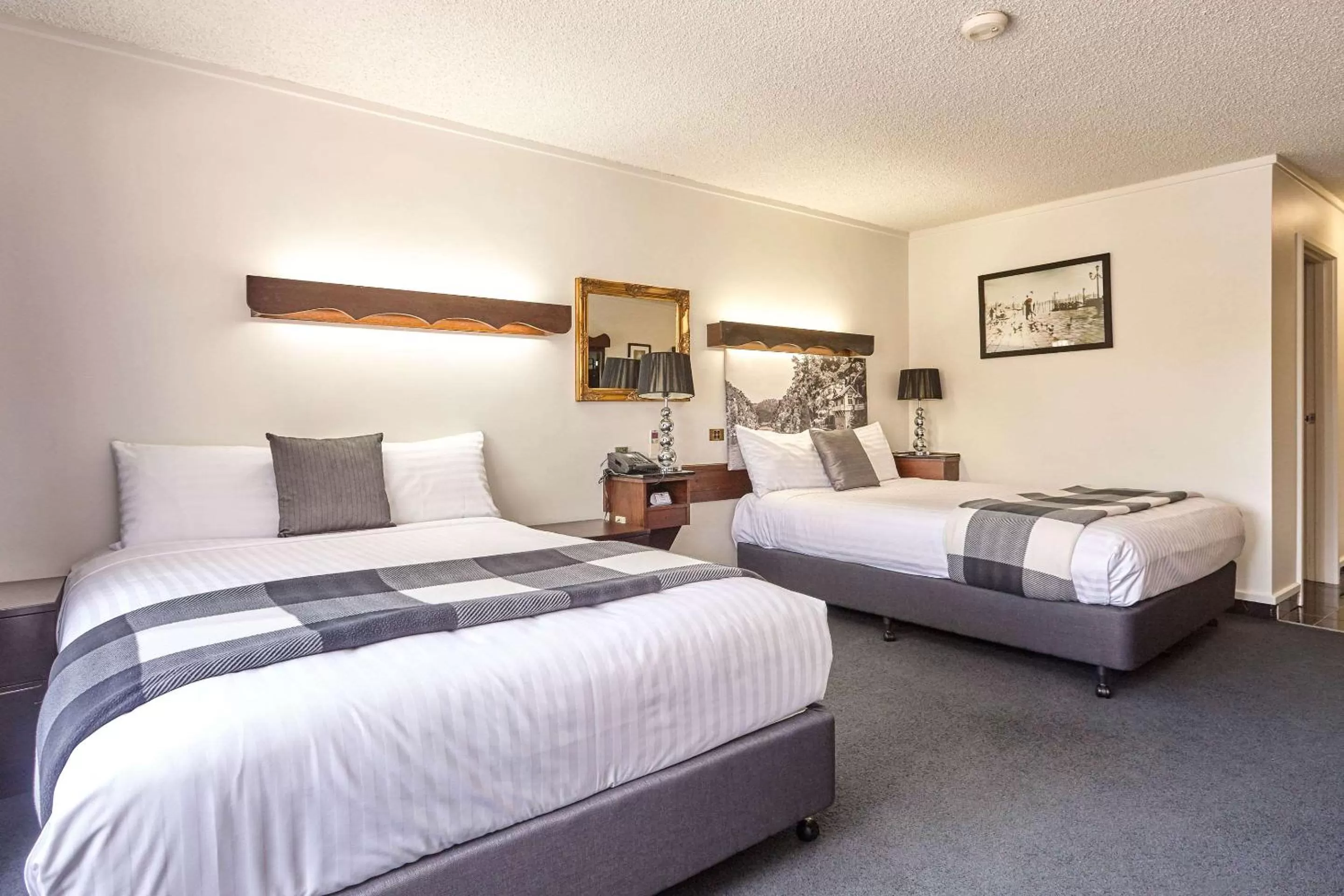 Photo of the whole room, Bed in Quality Hotel Colonial Launceston