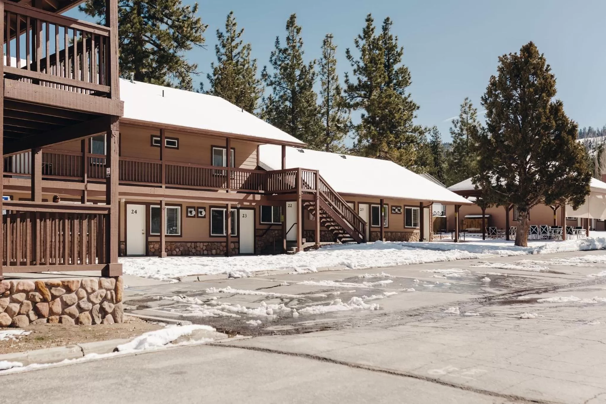 Winter in Vintage Lakeside Inn