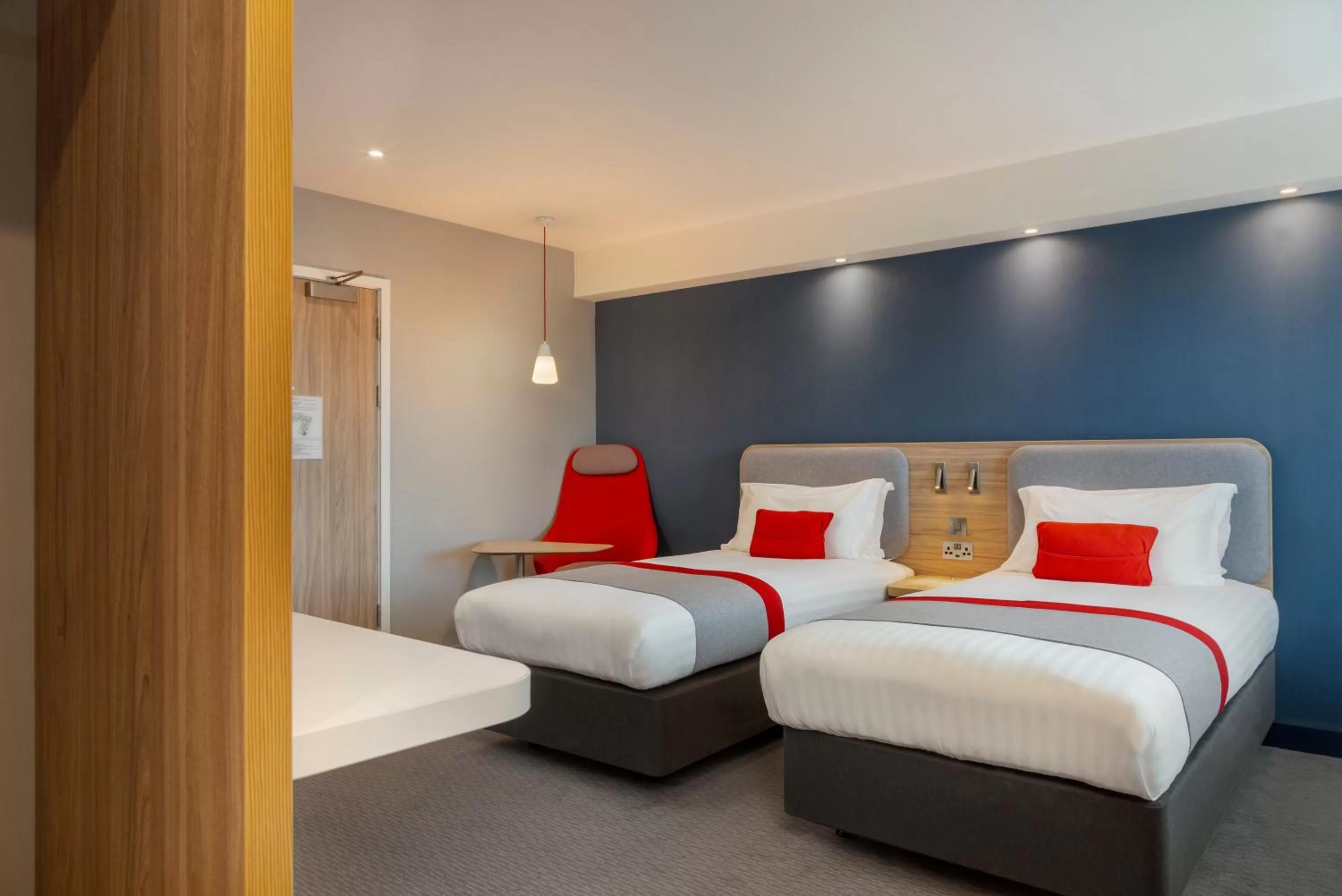 Photo of the whole room, Bed in Holiday Inn Express Dublin City Centre by IHG