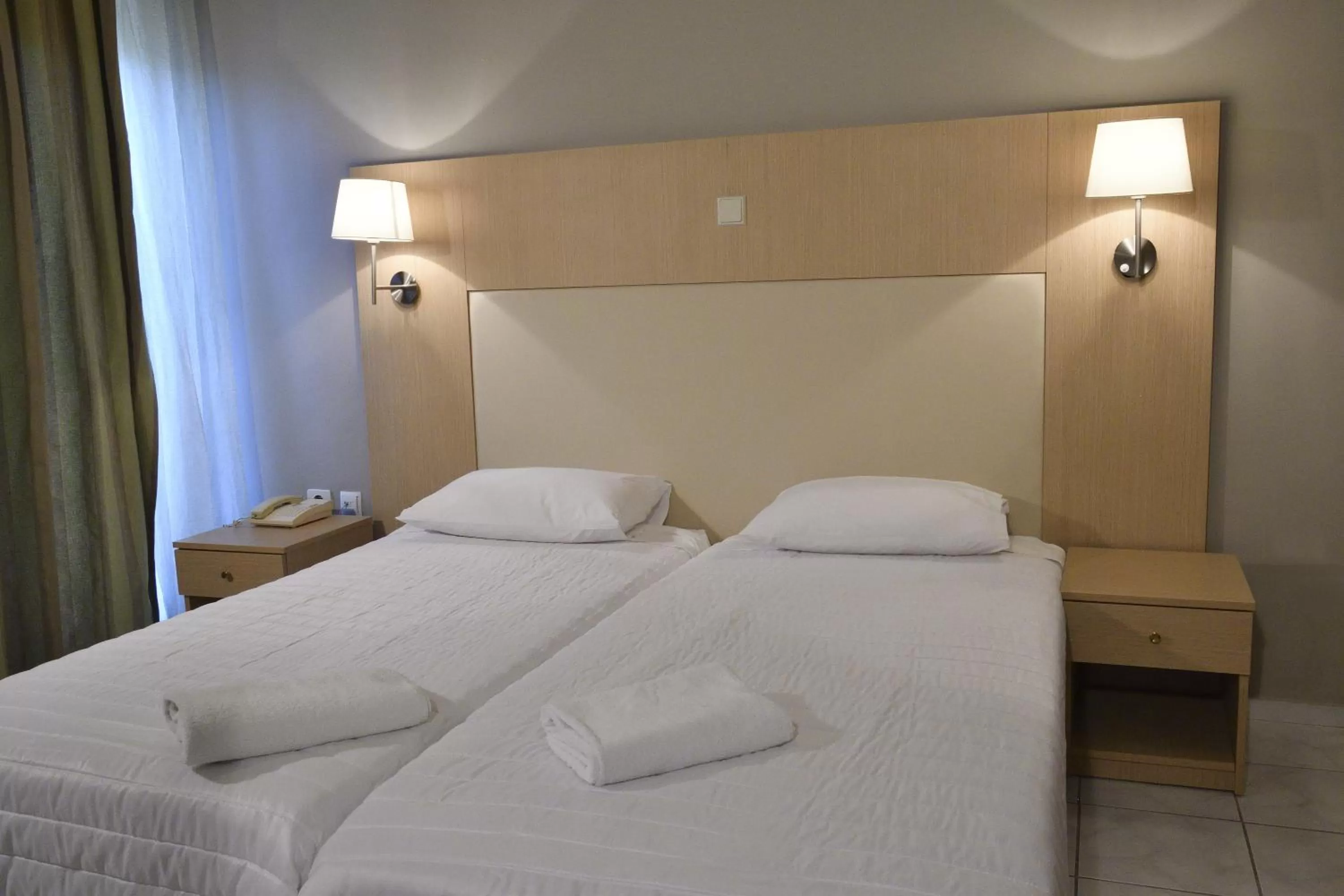 Photo of the whole room, Bed in Four Seasons Hotel