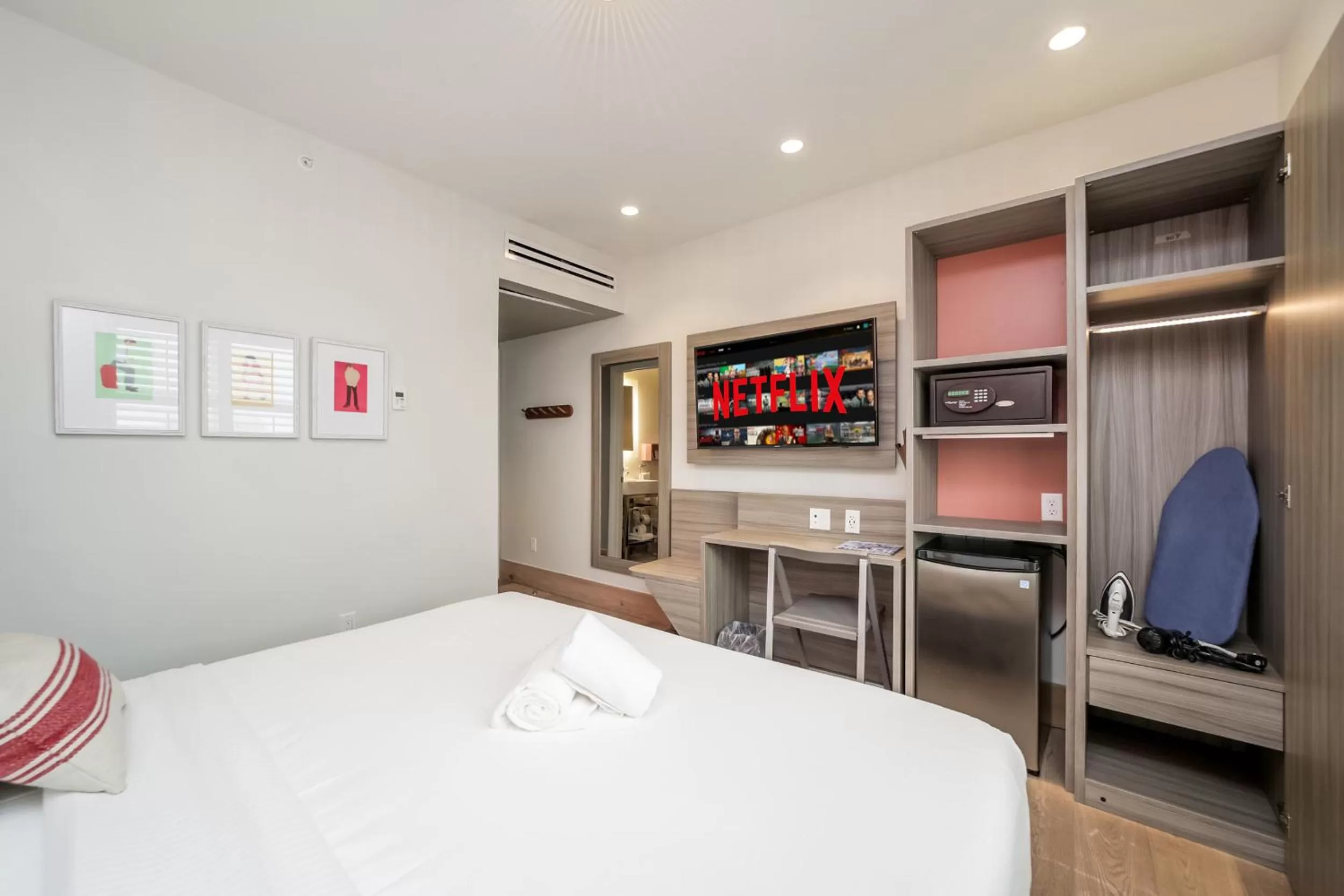 Bed in The Julia Hotel