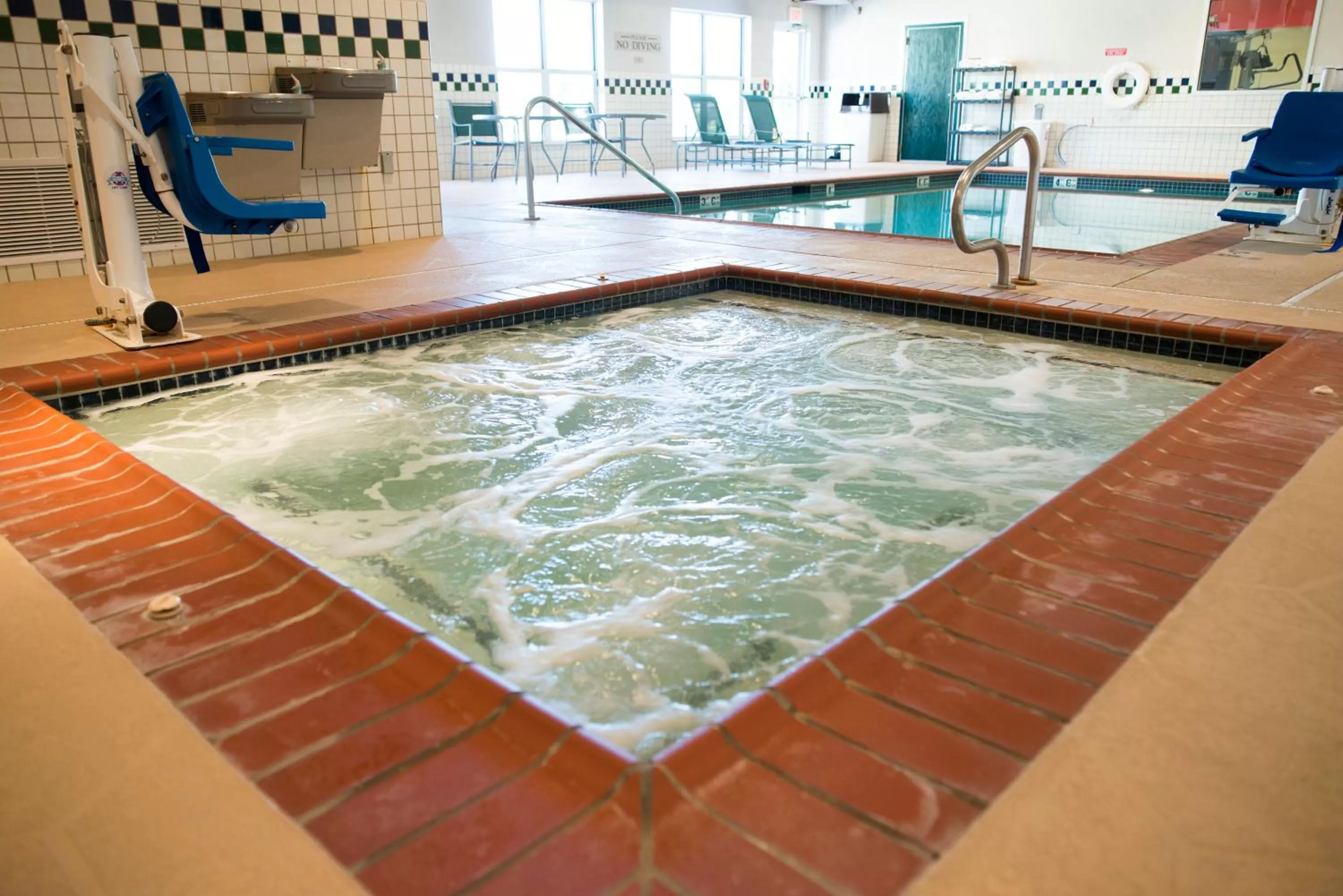 Swimming pool in Country Inn & Suites by Radisson, Effingham, IL