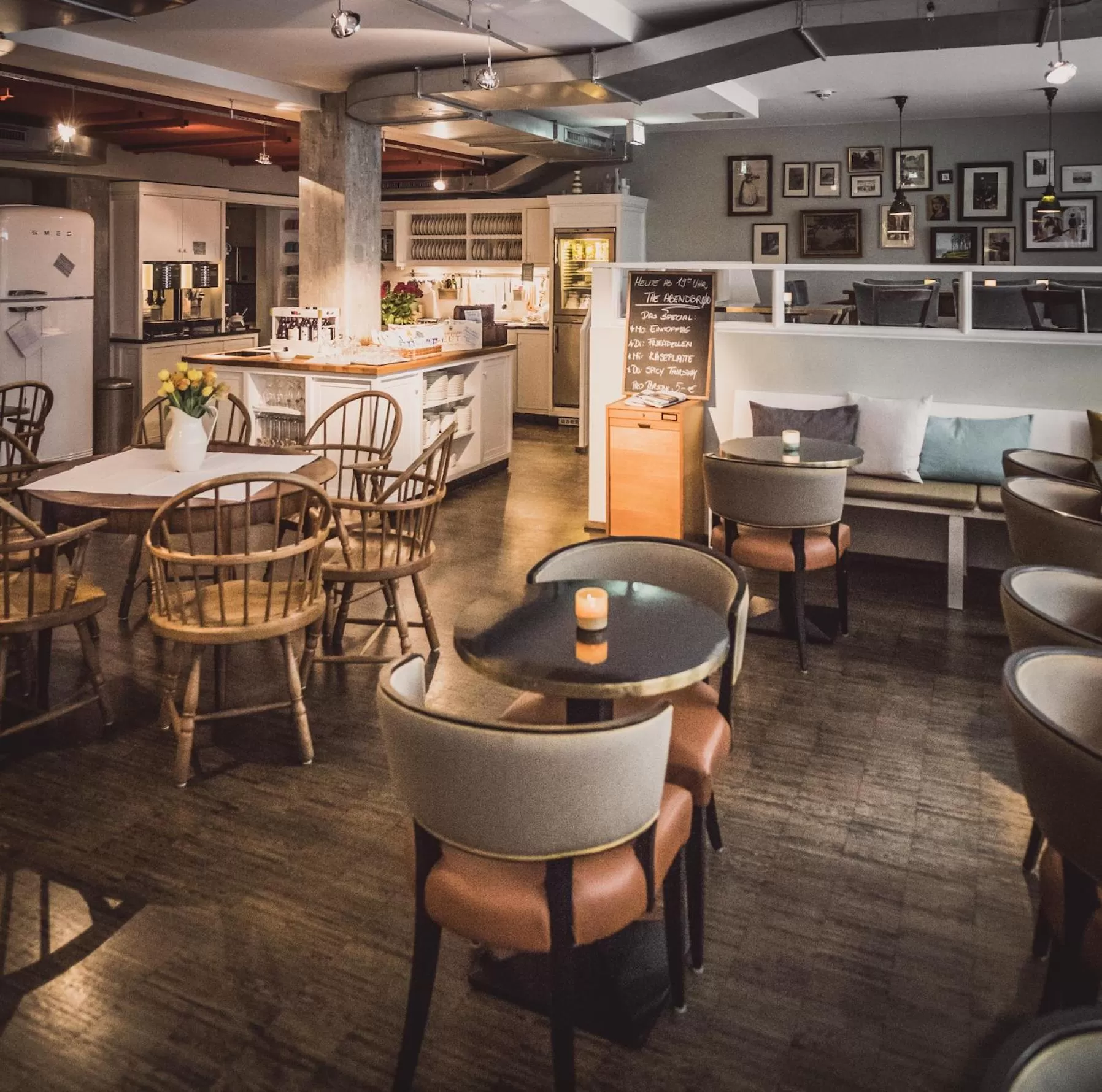 Restaurant/places to eat in Henri Hotel Hamburg Downtown