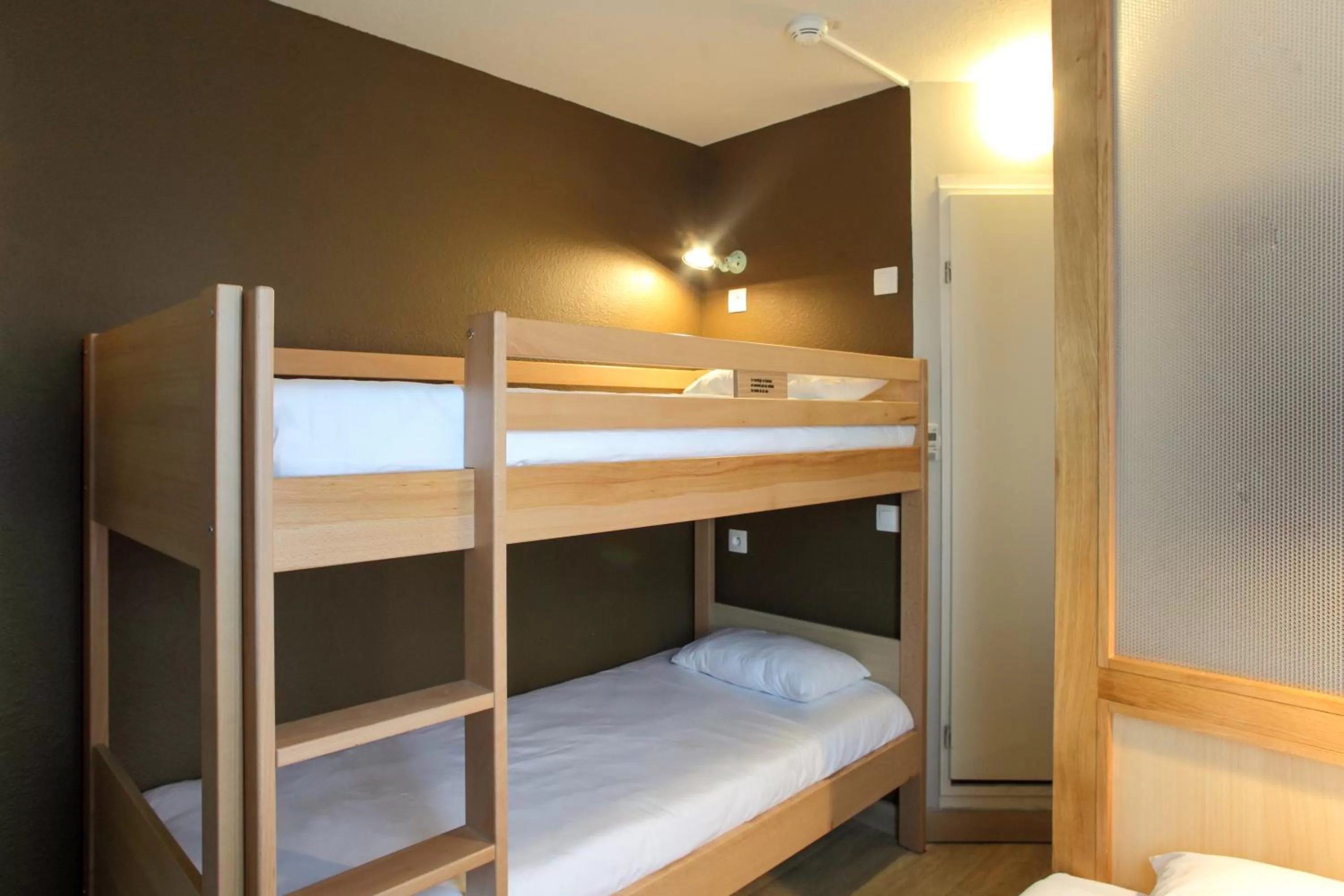 bunk bed, Bed in Hotel Reseda