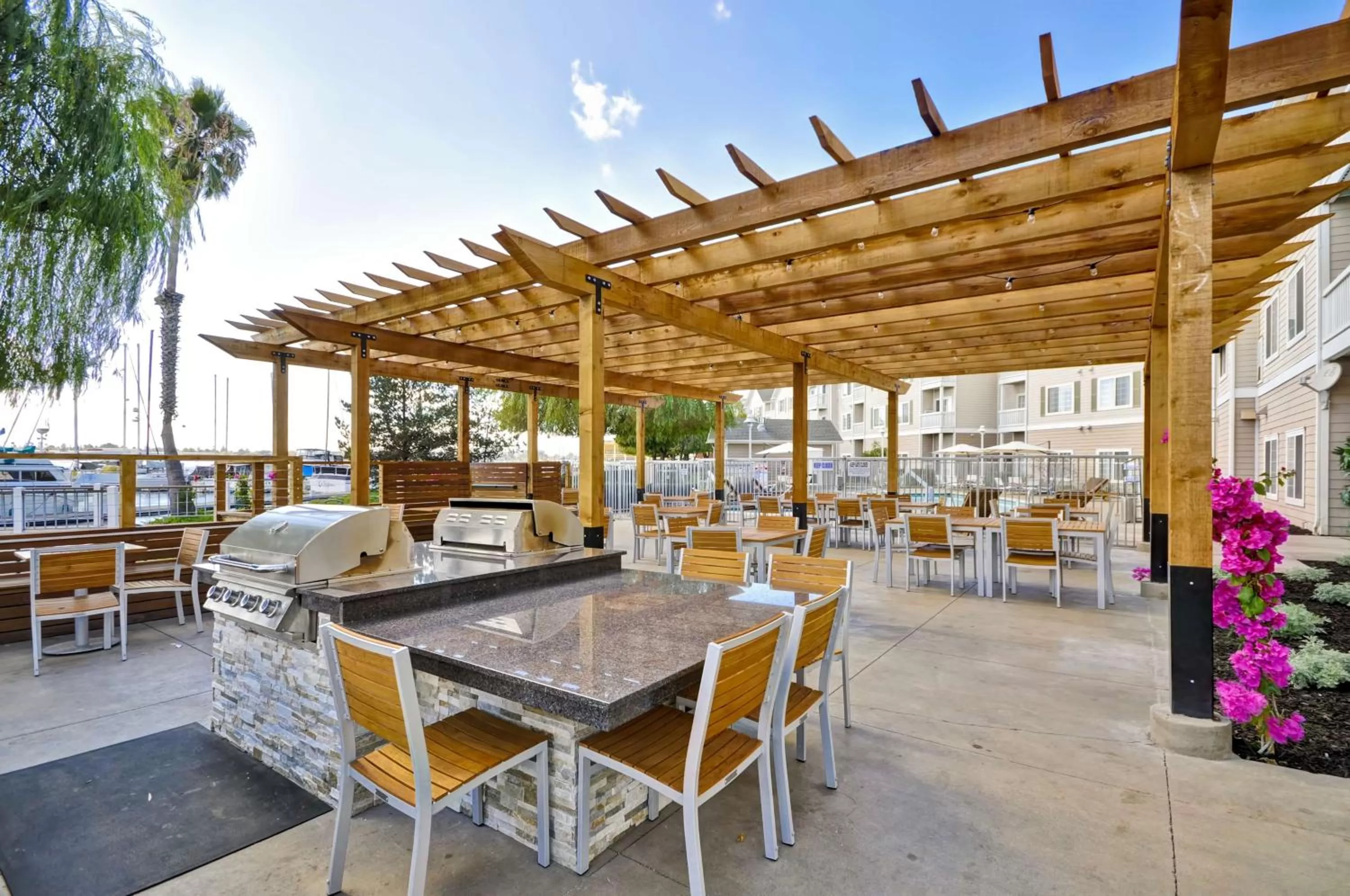 Restaurant/places to eat in Homewood Suites by Hilton - Oakland Waterfront