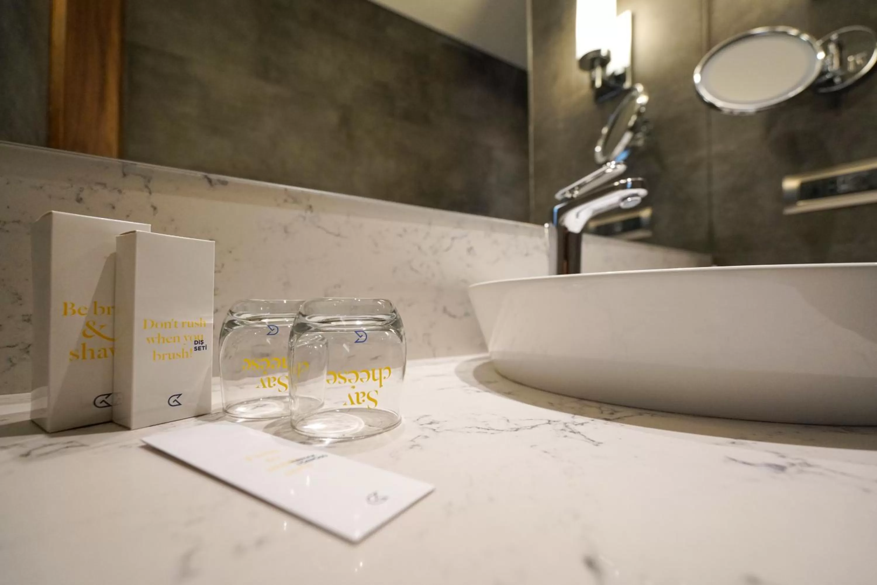 Shower in Golden Tulip Istanbul Bayrampasa