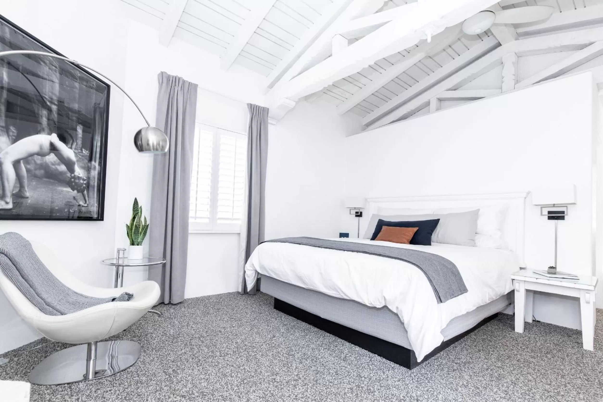 Bed in Alcazar Palm Springs