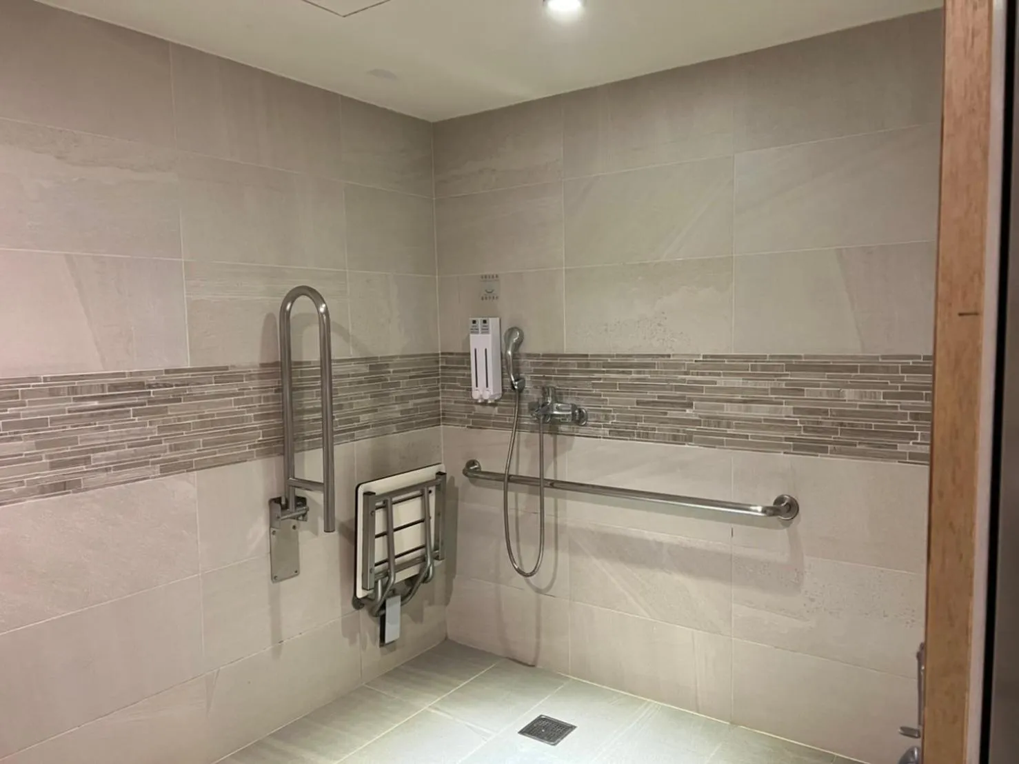 Shower in XinsheHotel - Chungli