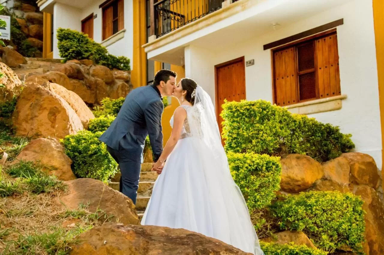 People in Hotel Las Rocas Resort Villanueva