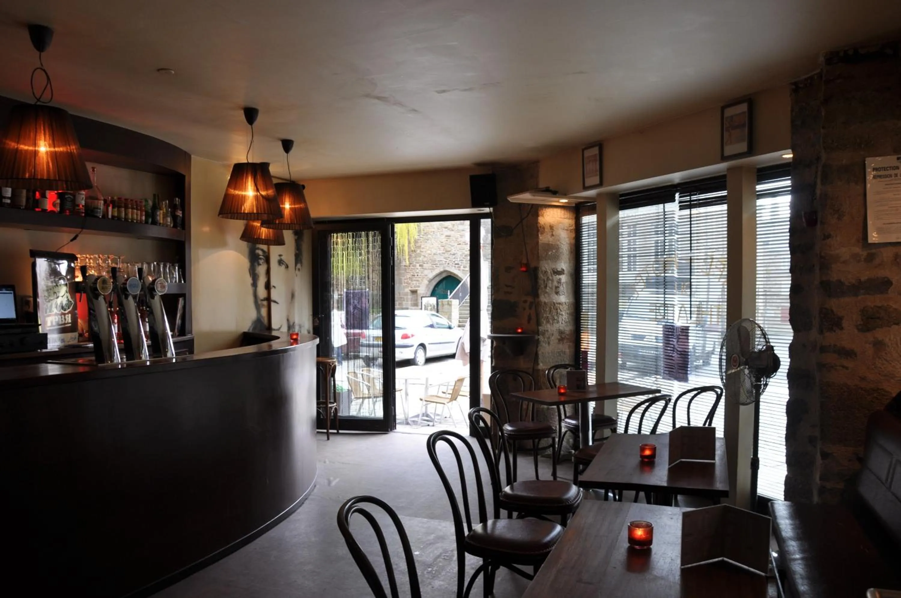 Restaurant/places to eat in Cafe Hotel du Theatre