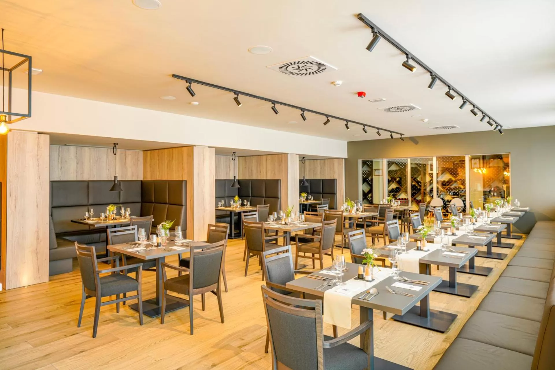 Restaurant/places to eat in Hotel Hills