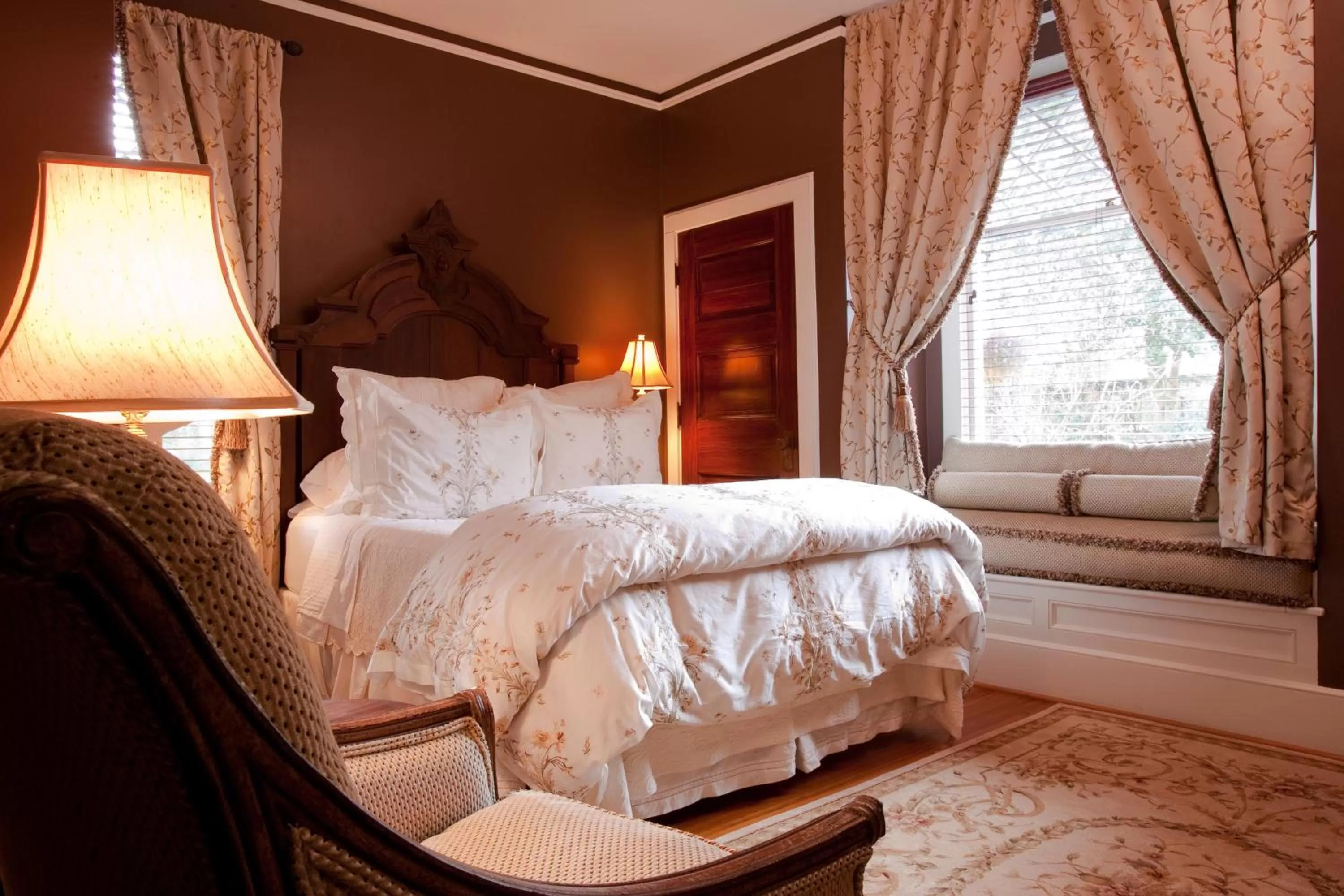 Bed in Black Walnut B&B Inn