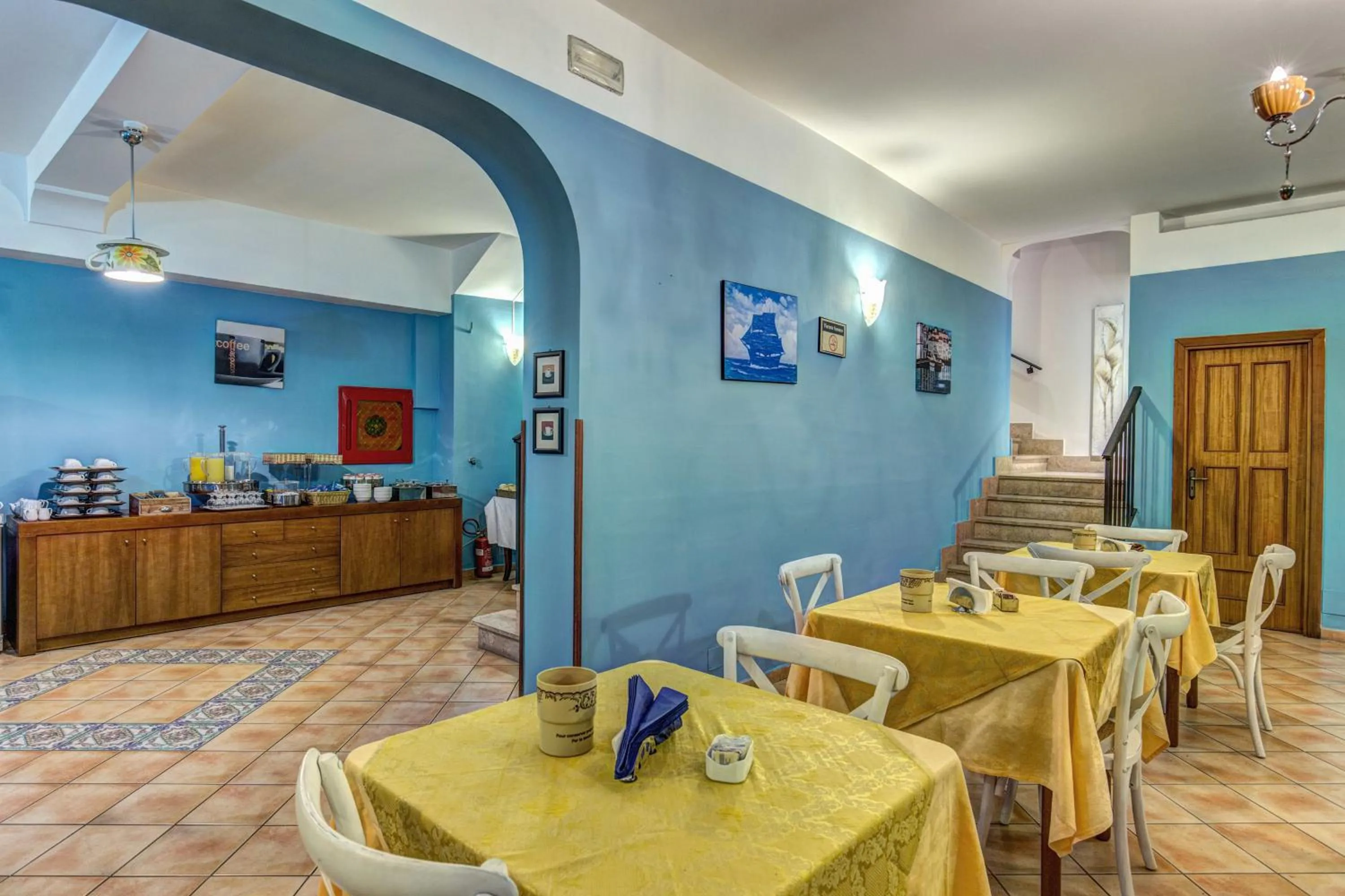 Restaurant/places to eat in Hotel Nice