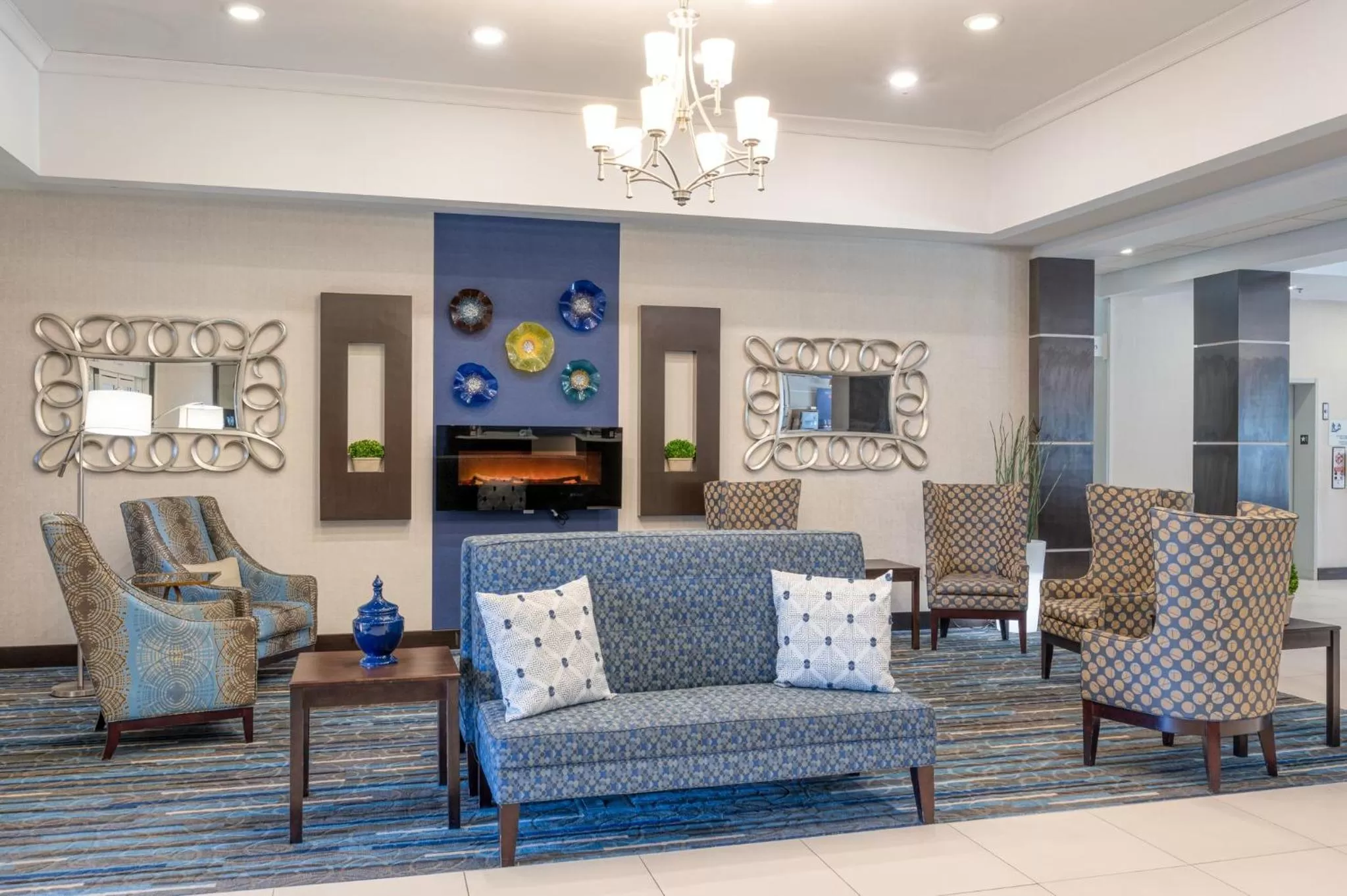 Property building in Holiday Inn Express and Suites Edwardsville by IHG