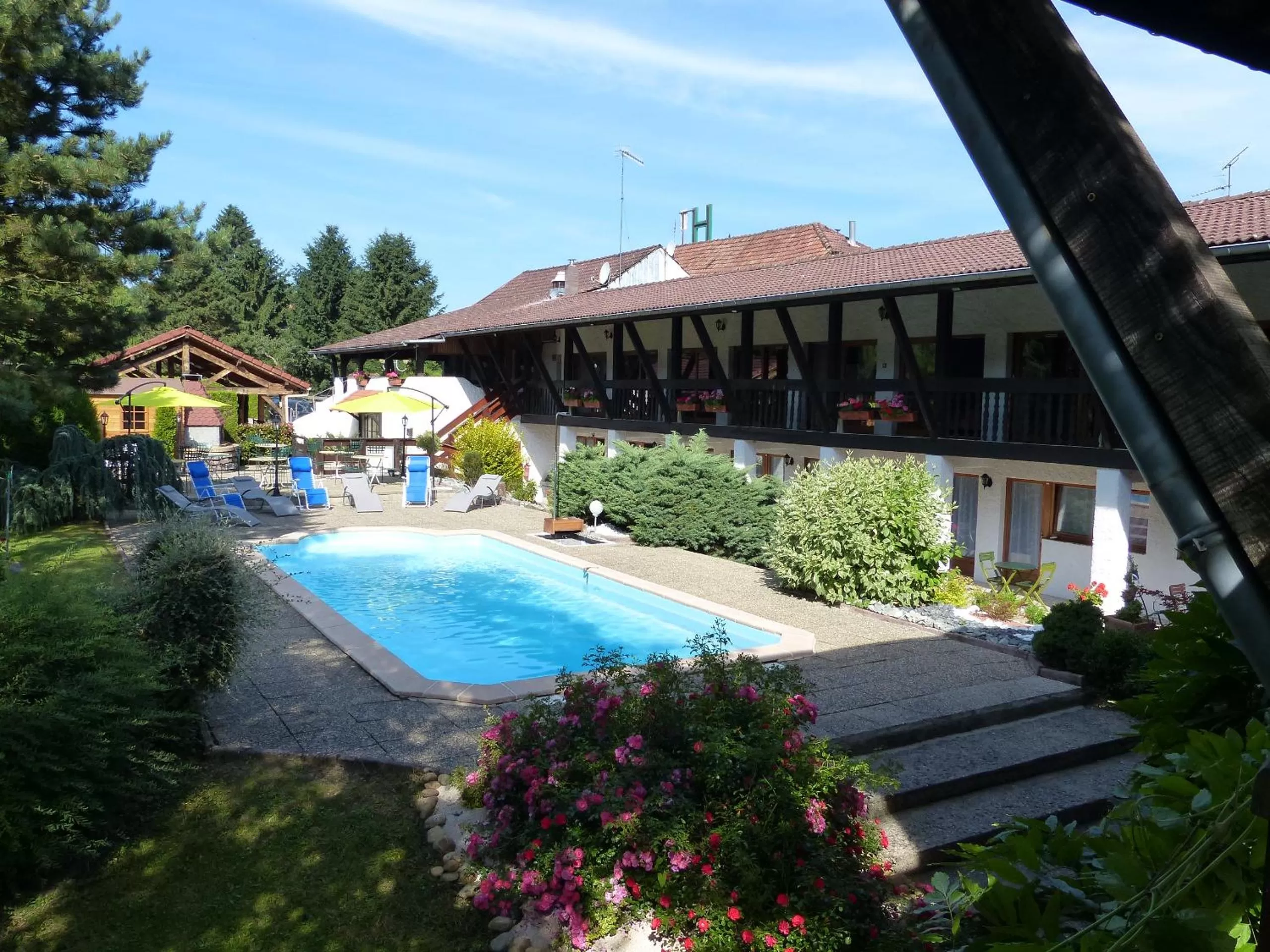 Swimming pool in La Vieille Ferme