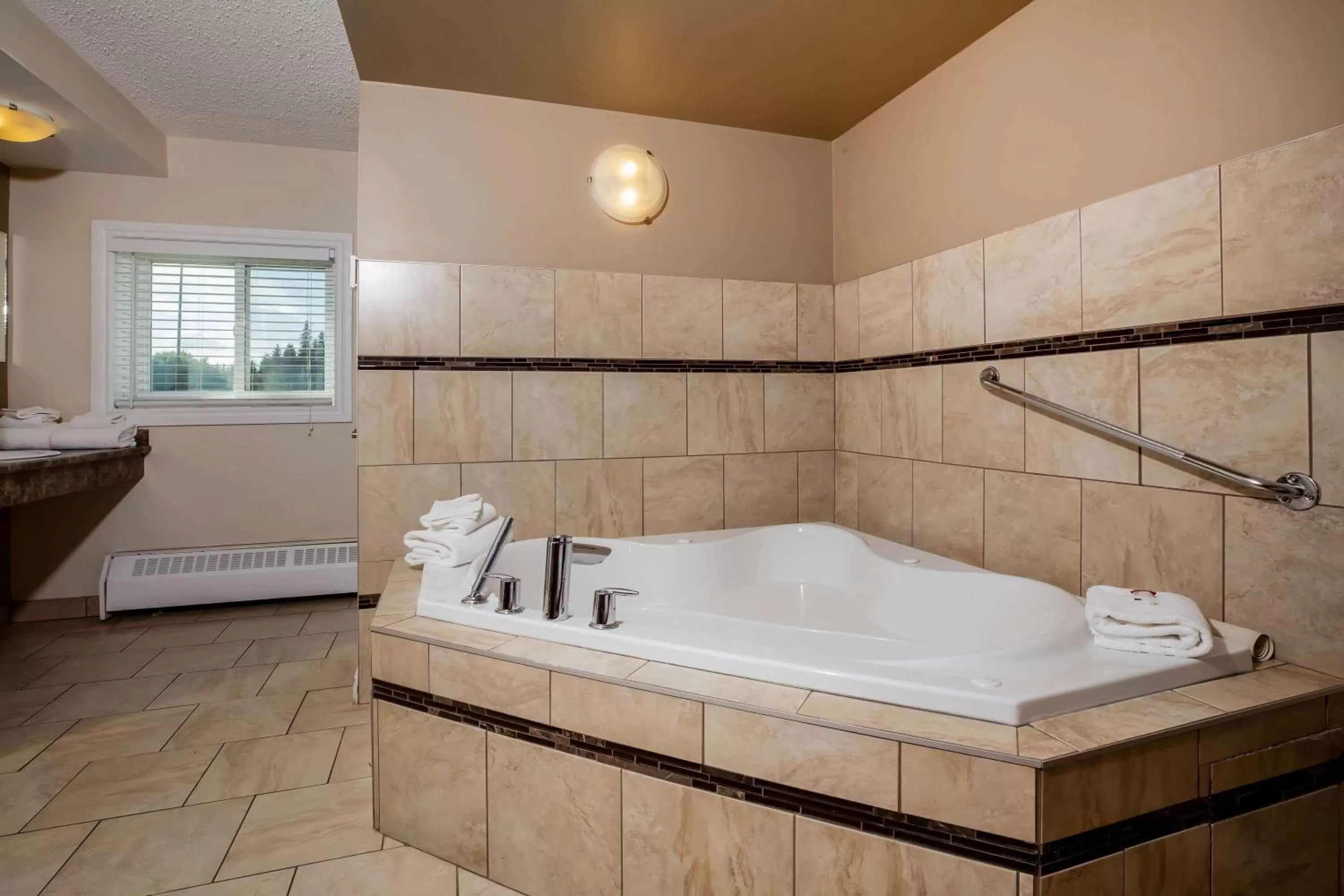 Photo of the whole room in Super 8 by Wyndham Smoky Lake