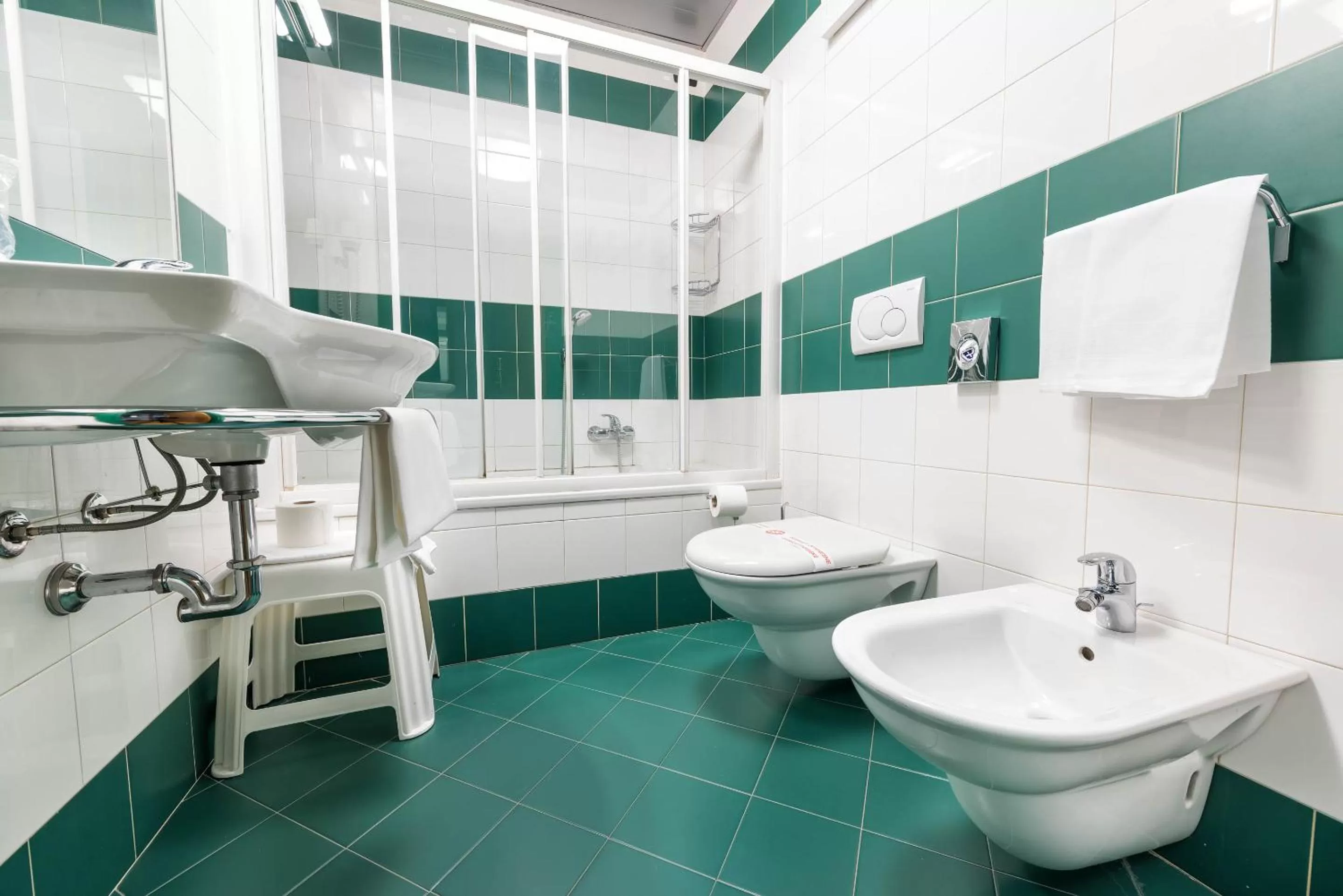 Bathroom in West Point Airport Hotel